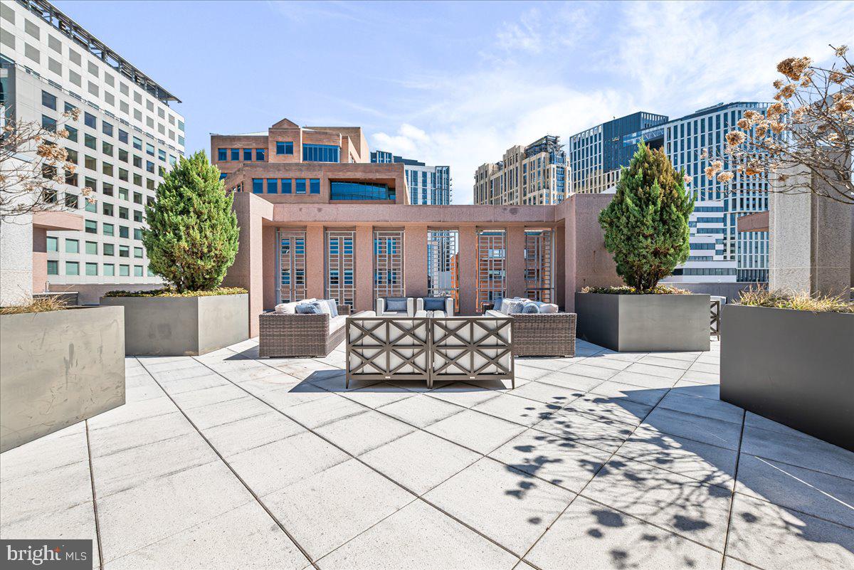 DOWNTOWN BETHESDA - Residential