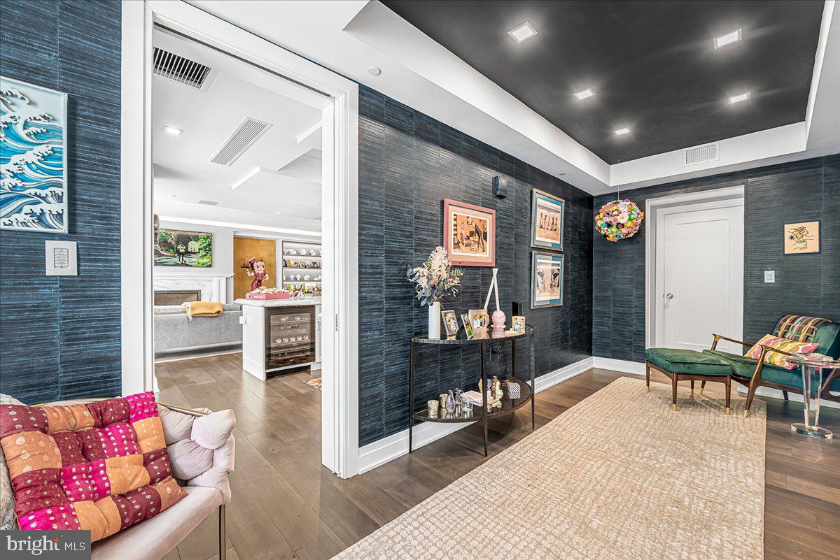 DOWNTOWN BETHESDA - Residential