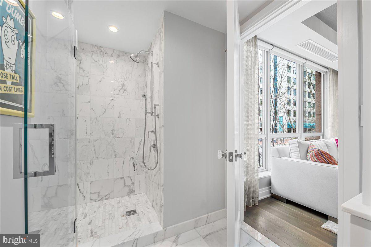 DOWNTOWN BETHESDA - Residential