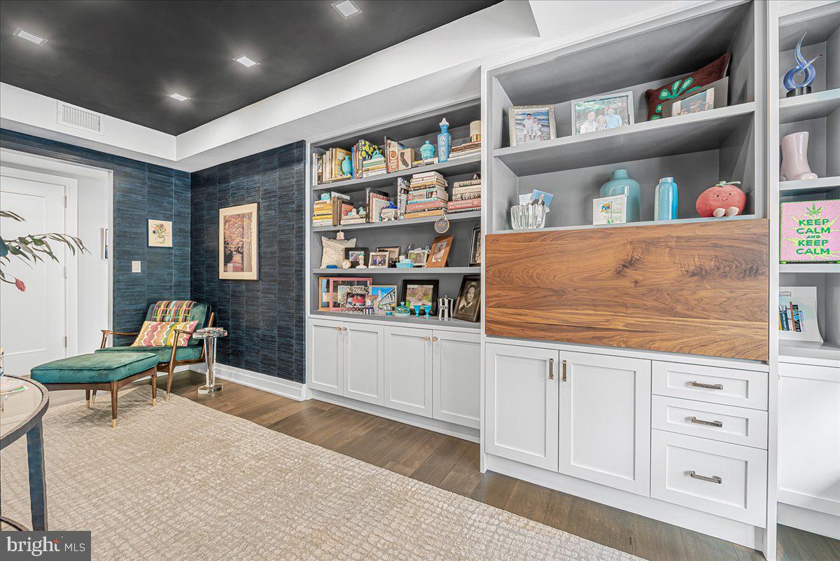 DOWNTOWN BETHESDA - Residential