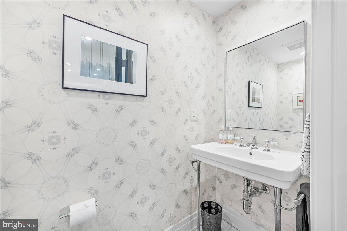 DOWNTOWN BETHESDA - Residential