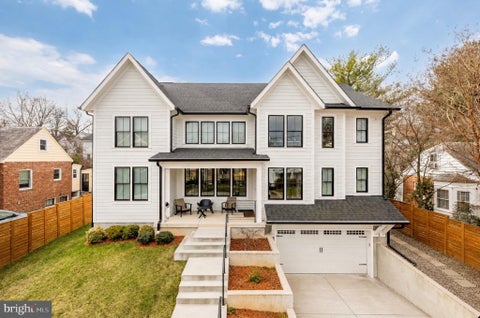 Photo of 4708 S Chelsea Lane, BETHESDA, MD 20814 (MLS # MDMC2239608)