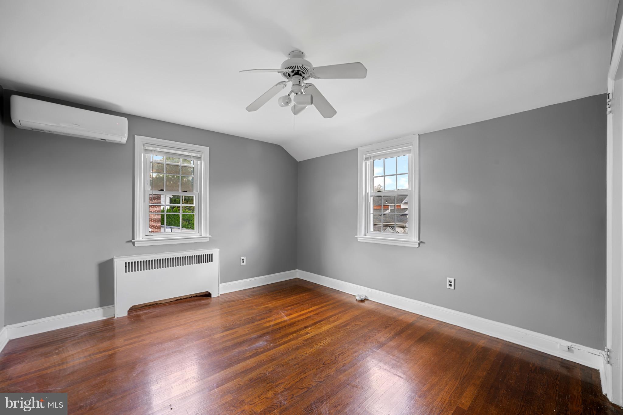 NEWTOWN SQ - Residential