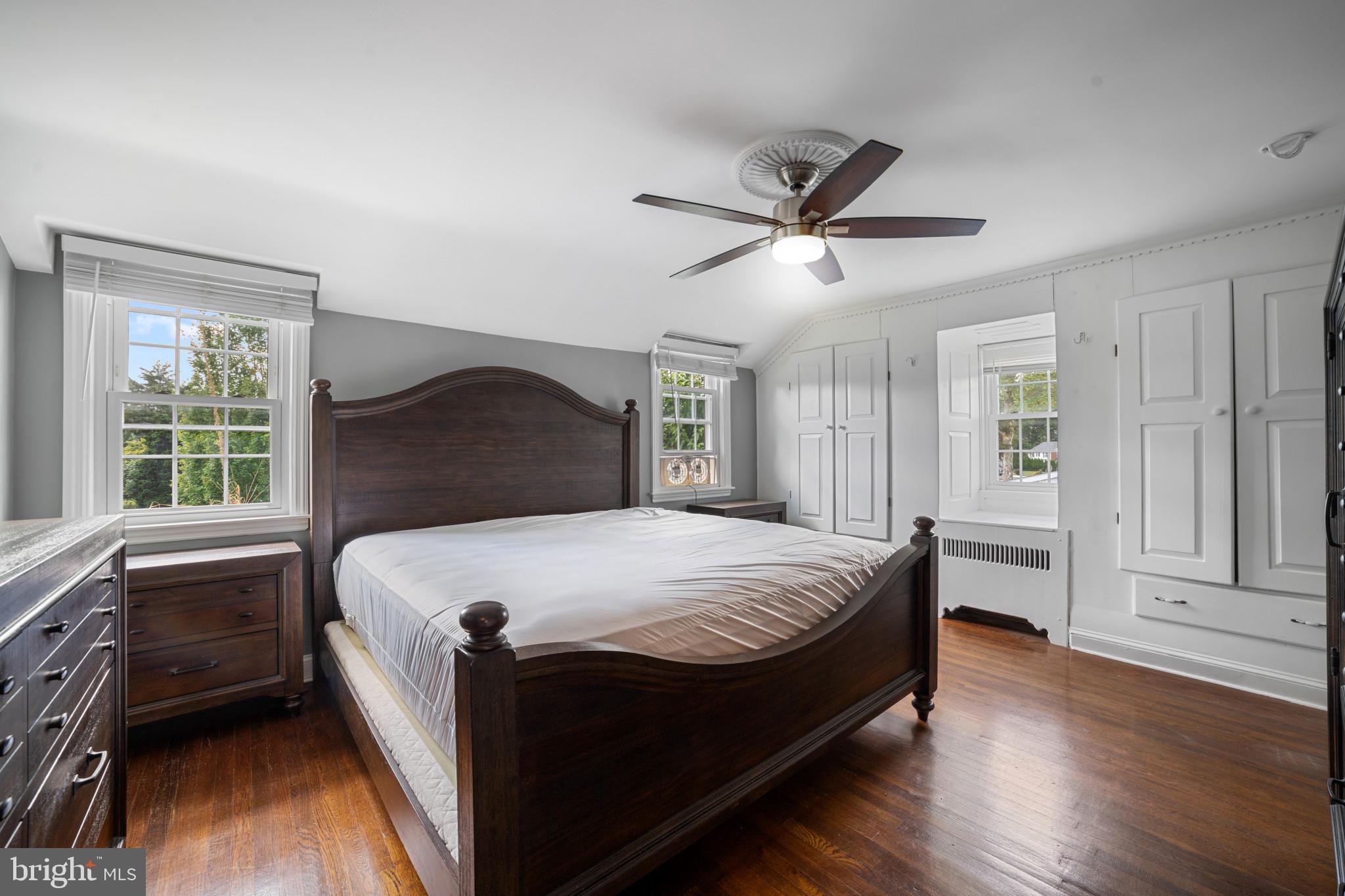 NEWTOWN SQ - Residential