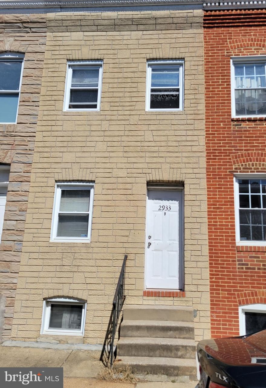 Charming townhouse in Remington (JHU) on a quiet one-way street. House features 2 bedrooms and one full bathroom with the newly installed laminate floor in whole floors. Freshly painted interior.  Newly update kitchen with new cabinets, new gas ranger, new refrigerator. Fenced back yard for privacy. Walking distance to Johns Hopkins University campus. Very easy access to I-83 to downtown Baltimore. Close to shopping Ctr and Restaurants.  A 24-hour notice is necessary for showing. The owner requests a high credit above 700.
Deliver the application through RentSpree. Tenant occupied now and move-in date June 1.