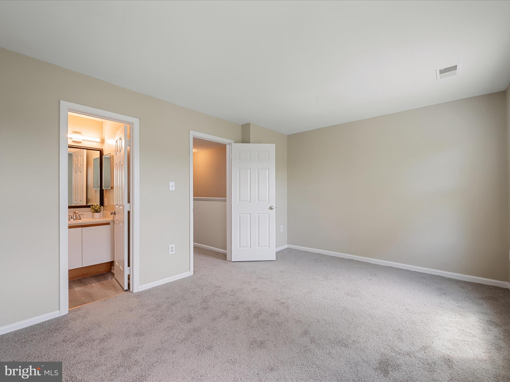 ASHBURN VILLAGE - Residential