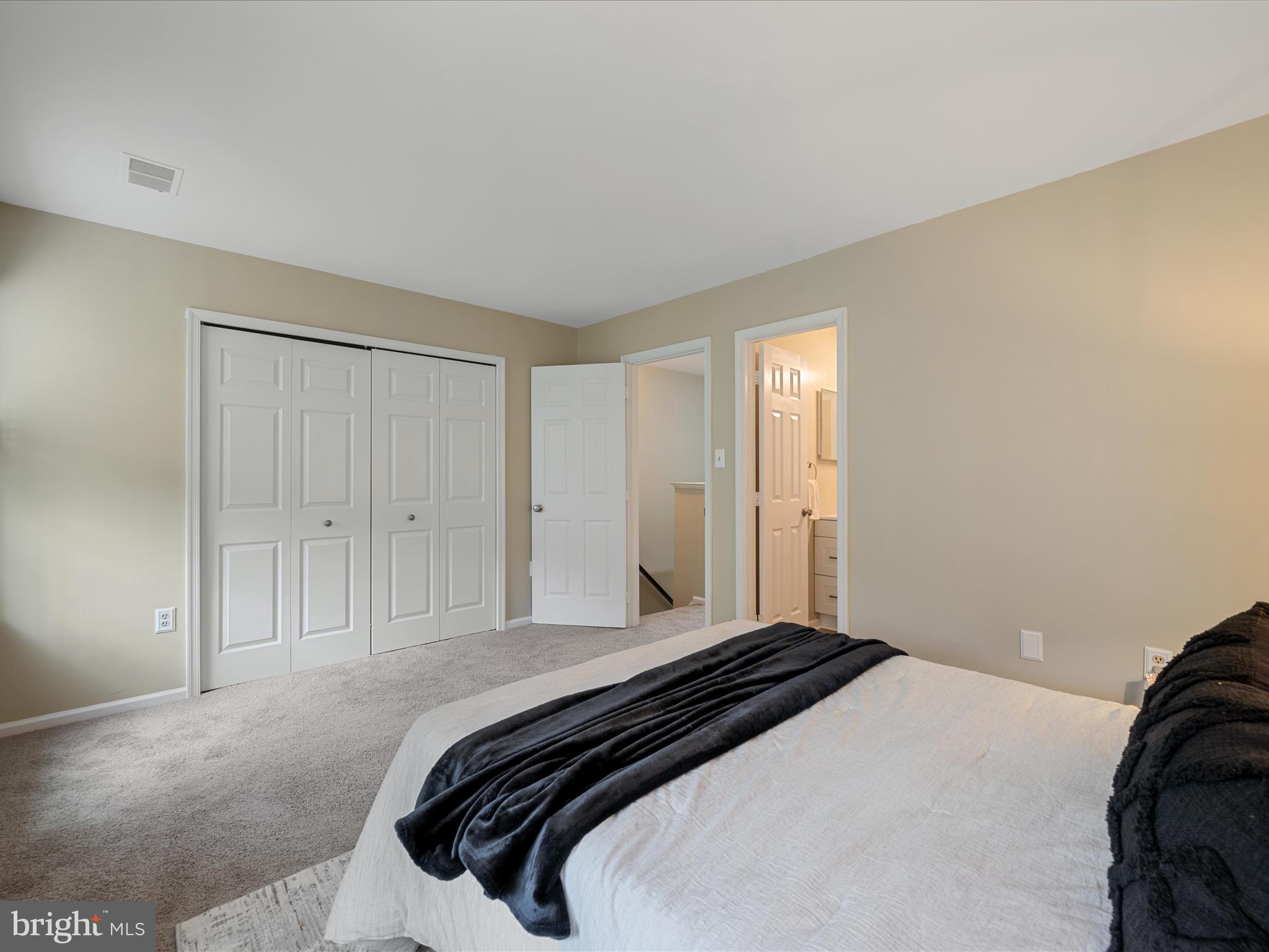 ASHBURN VILLAGE - Residential