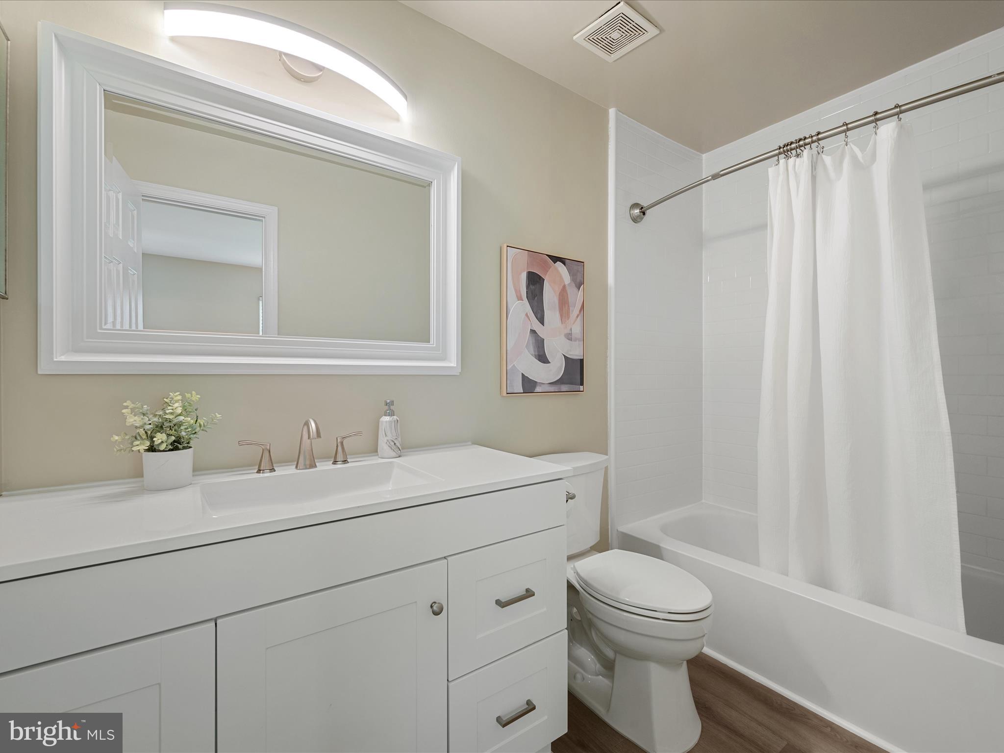 ASHBURN VILLAGE - Residential