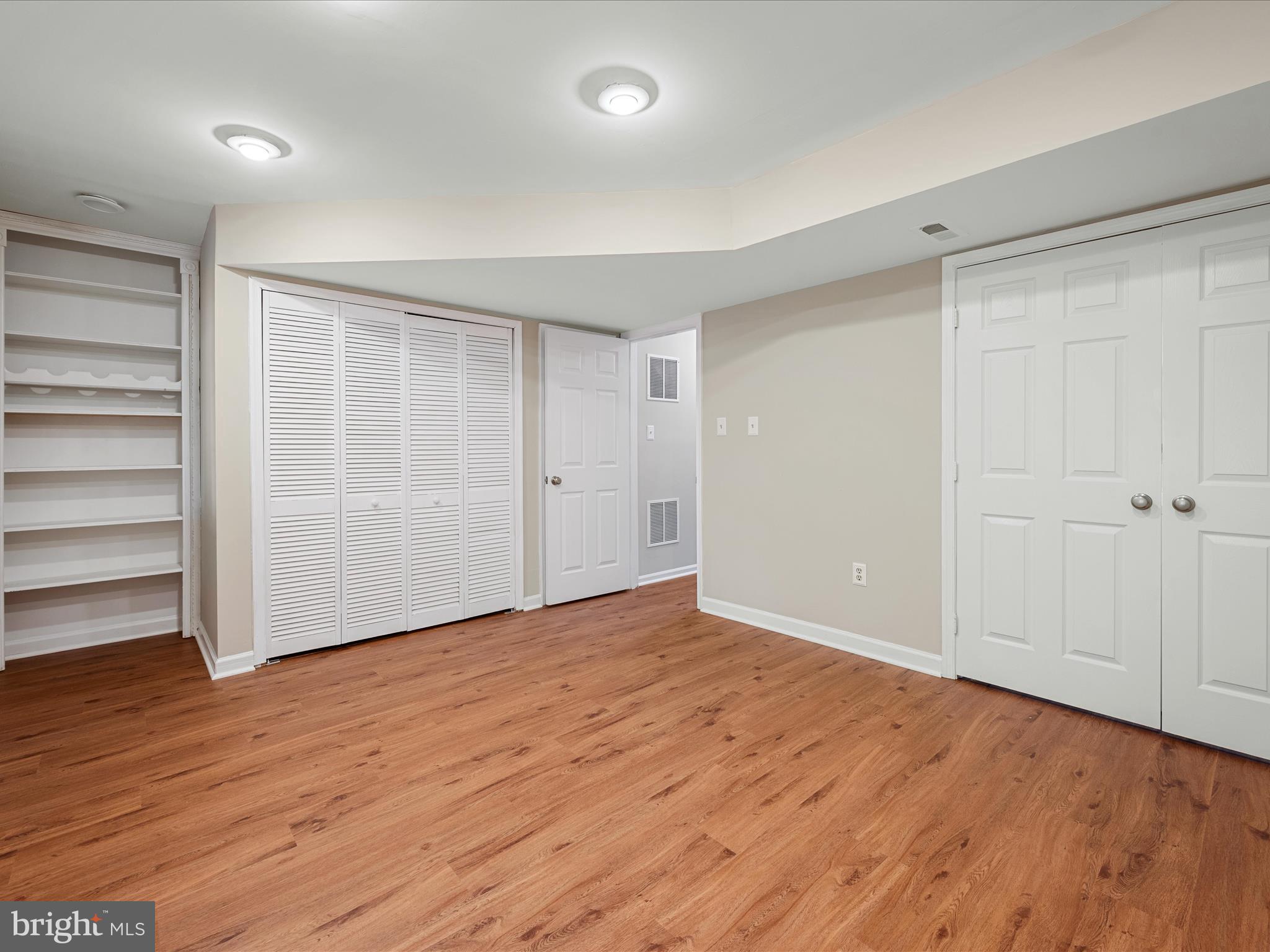 ASHBURN VILLAGE - Residential