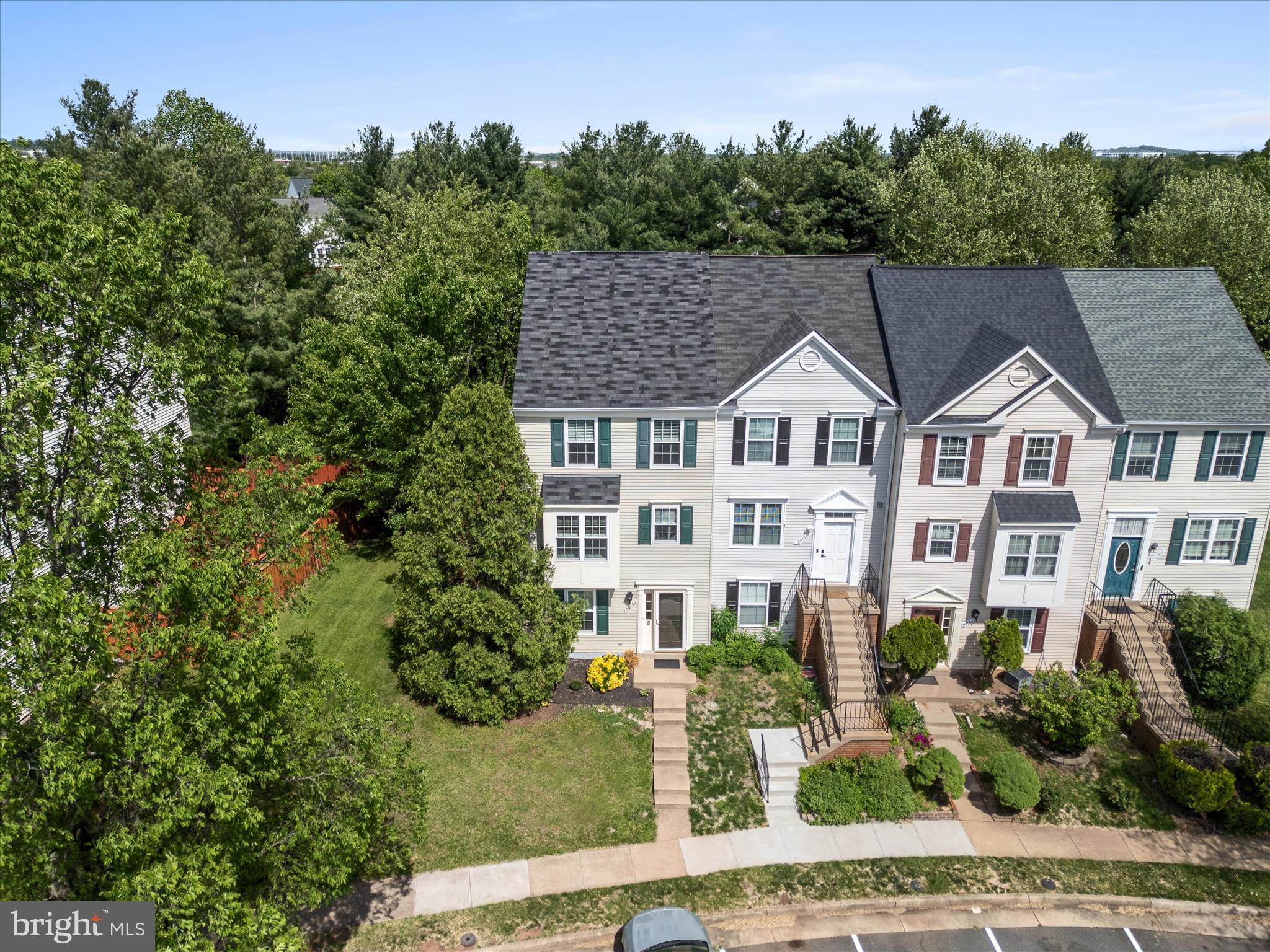 ASHBURN VILLAGE - Residential