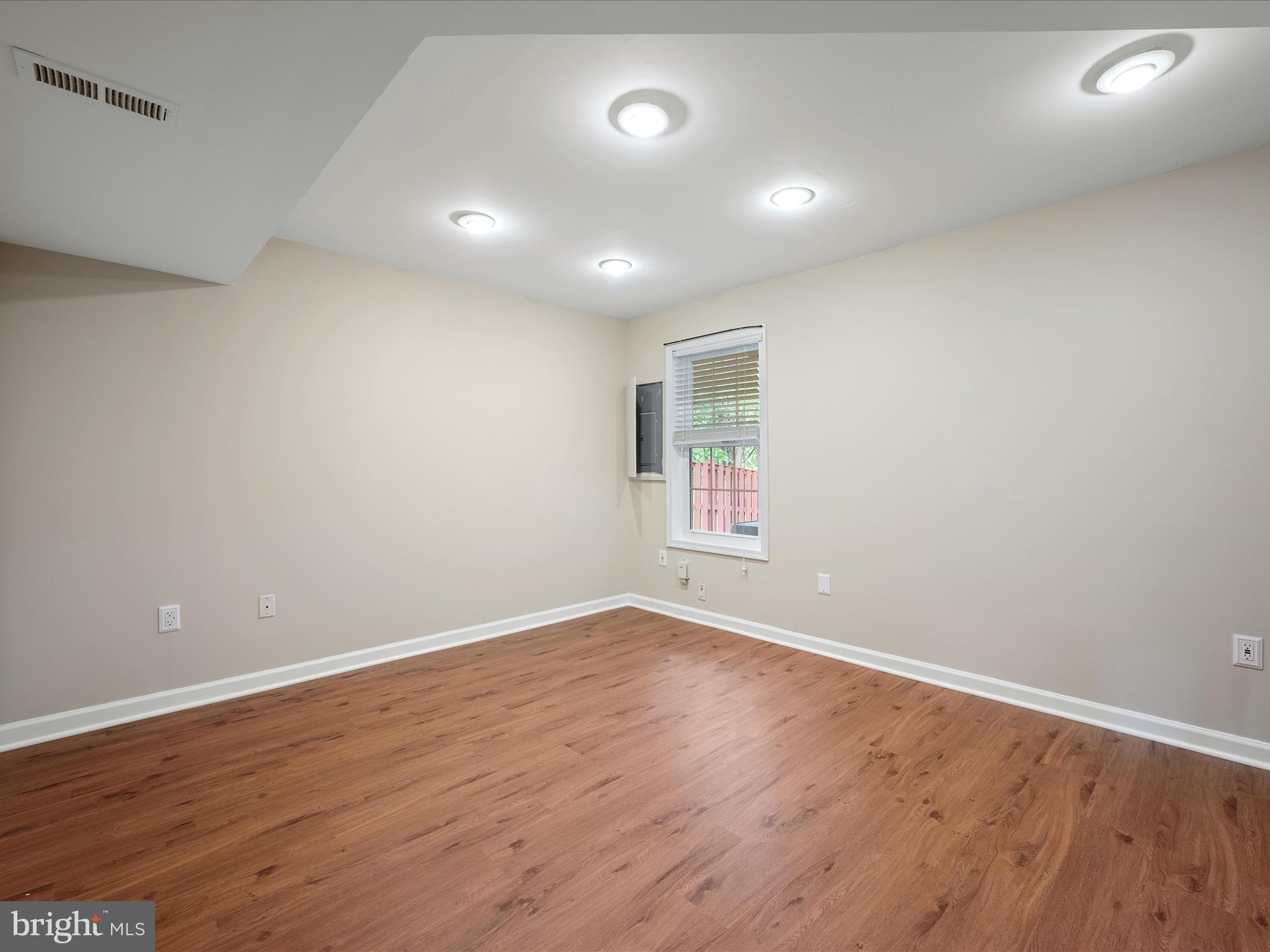 ASHBURN VILLAGE - Residential