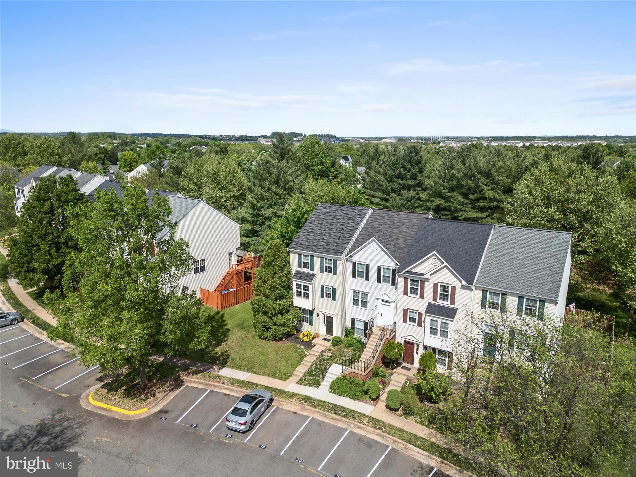 ASHBURN VILLAGE - Residential