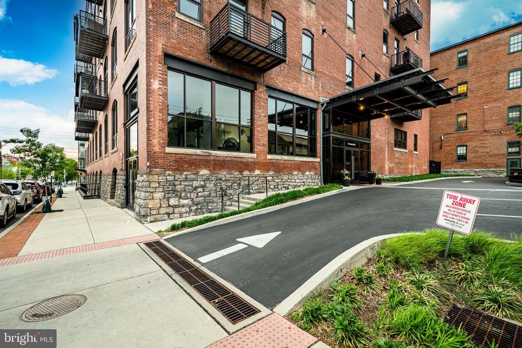 Photo of 41 W Lemon Street #304, LANCASTER, PA 17603 (MLS # PALA2087568)