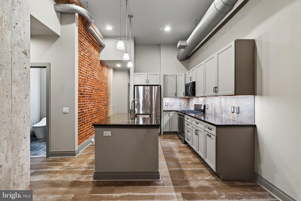 Photo of 41 W Lemon Street #304, LANCASTER, PA 17603 (MLS # PALA2087568)