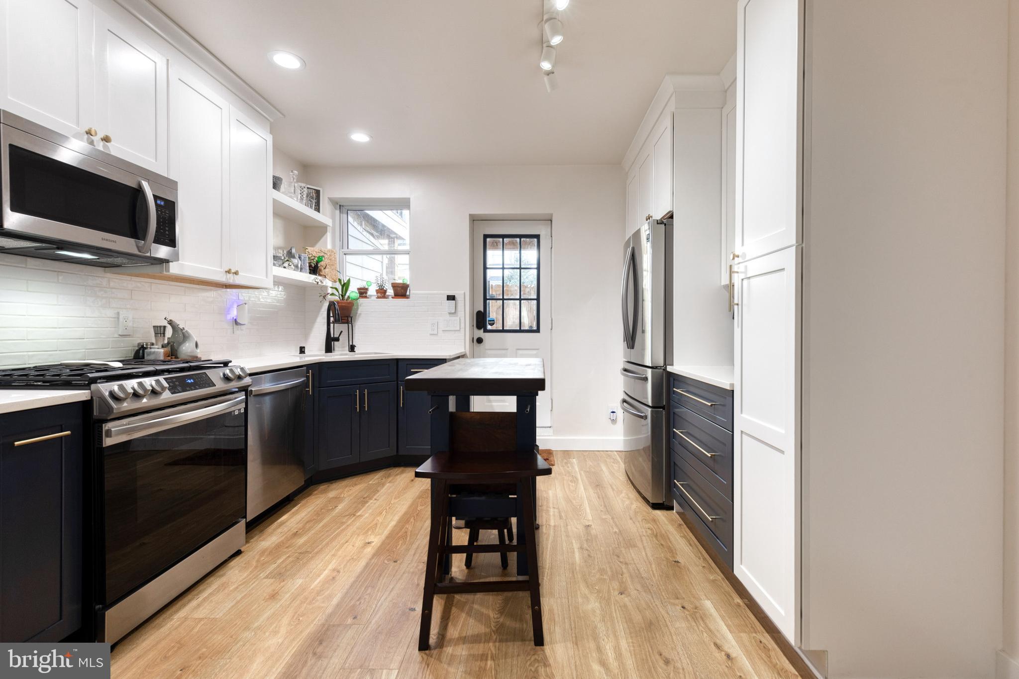 RIVERSIDE PARK - Residential