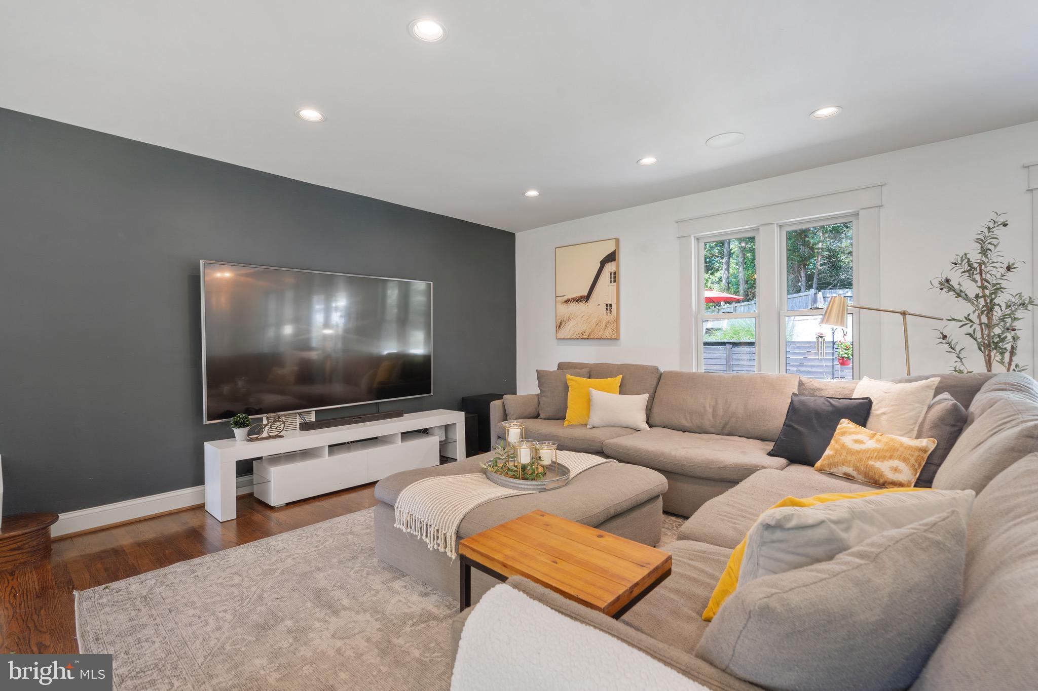 FOX HILLS - Residential