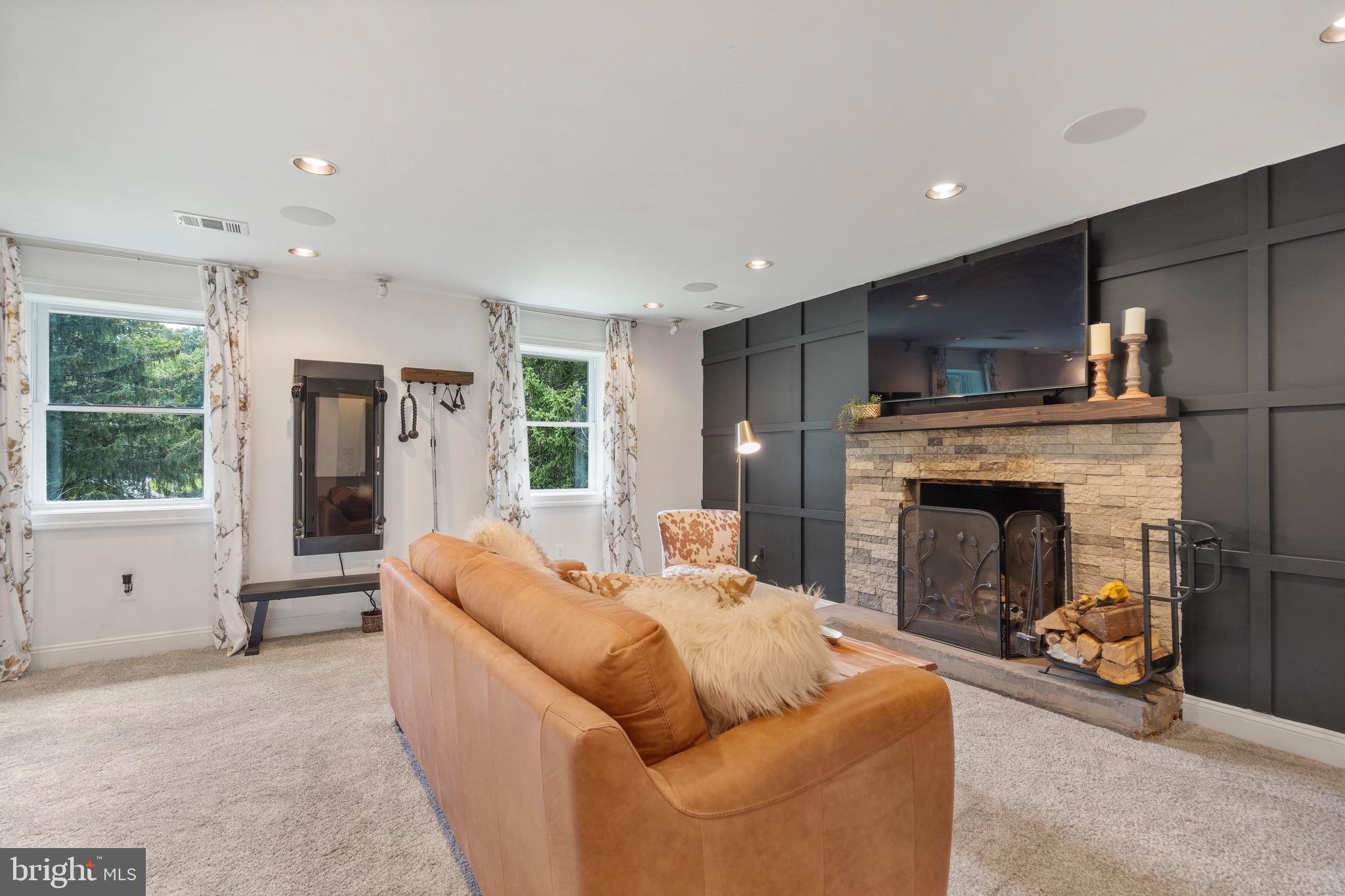 FOX HILLS - Residential