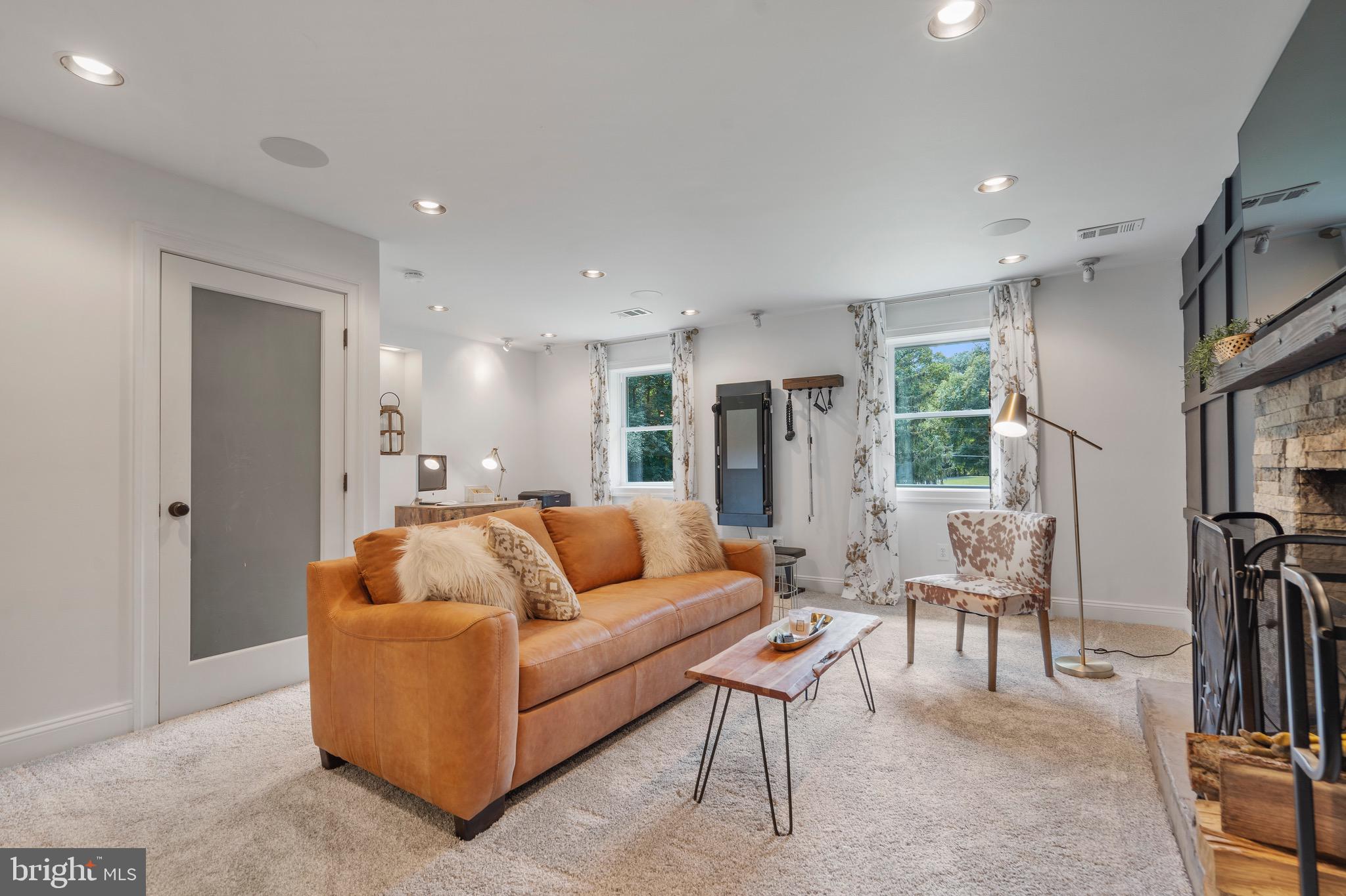 FOX HILLS - Residential