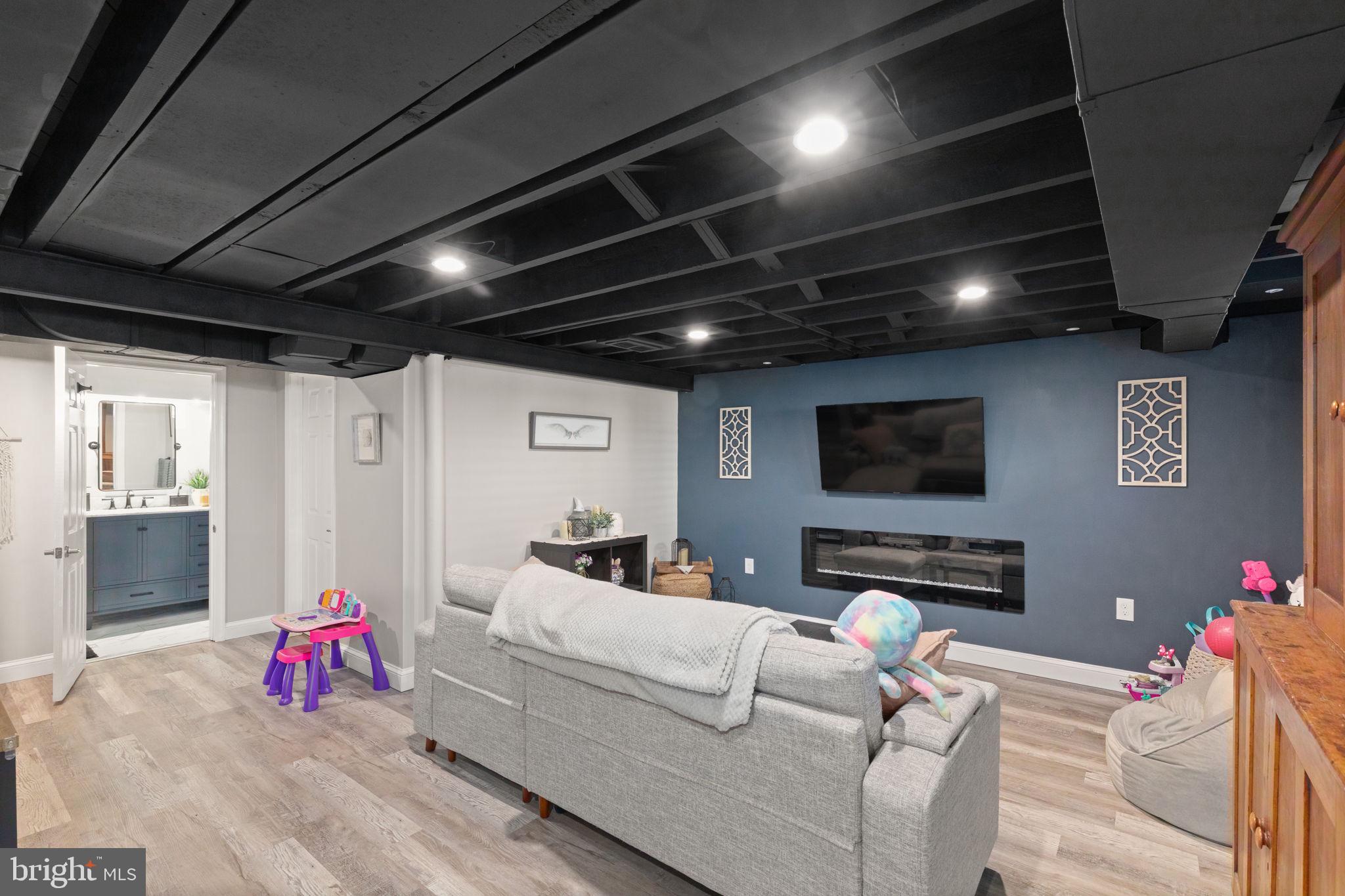 PARKVILLE SUMMIT - Residential