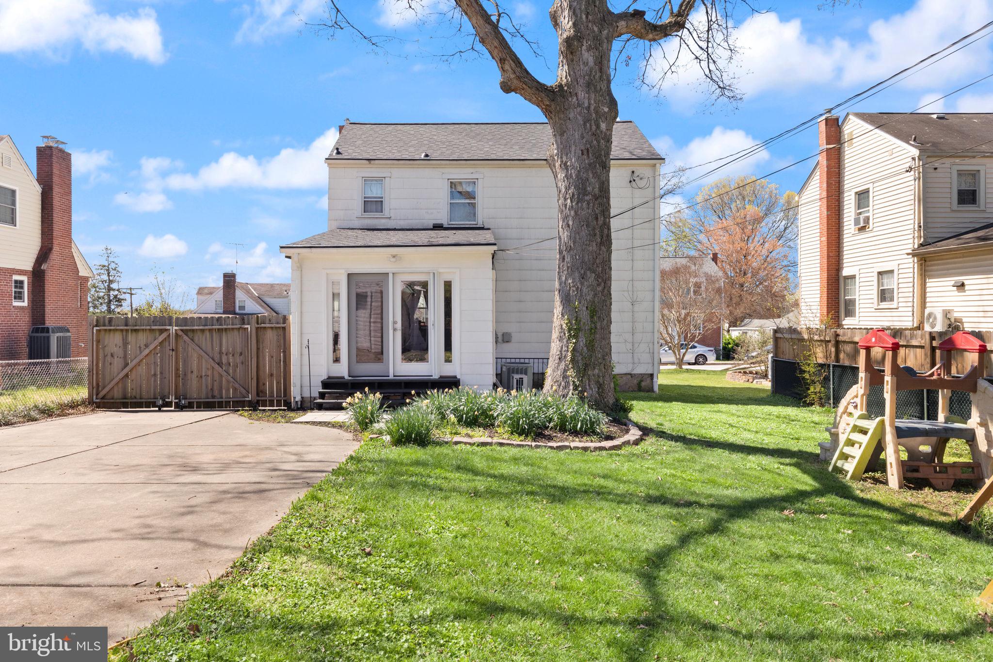 PARKVILLE SUMMIT - Residential