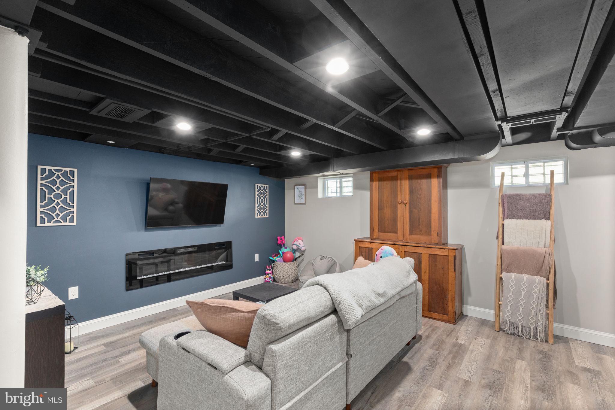 PARKVILLE SUMMIT - Residential