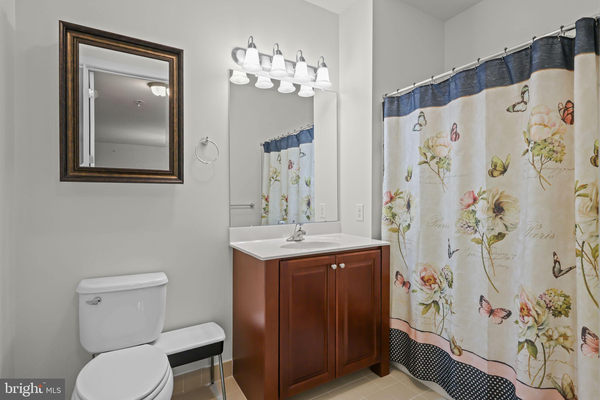 MERIDIAN VALLEY SQ - Residential