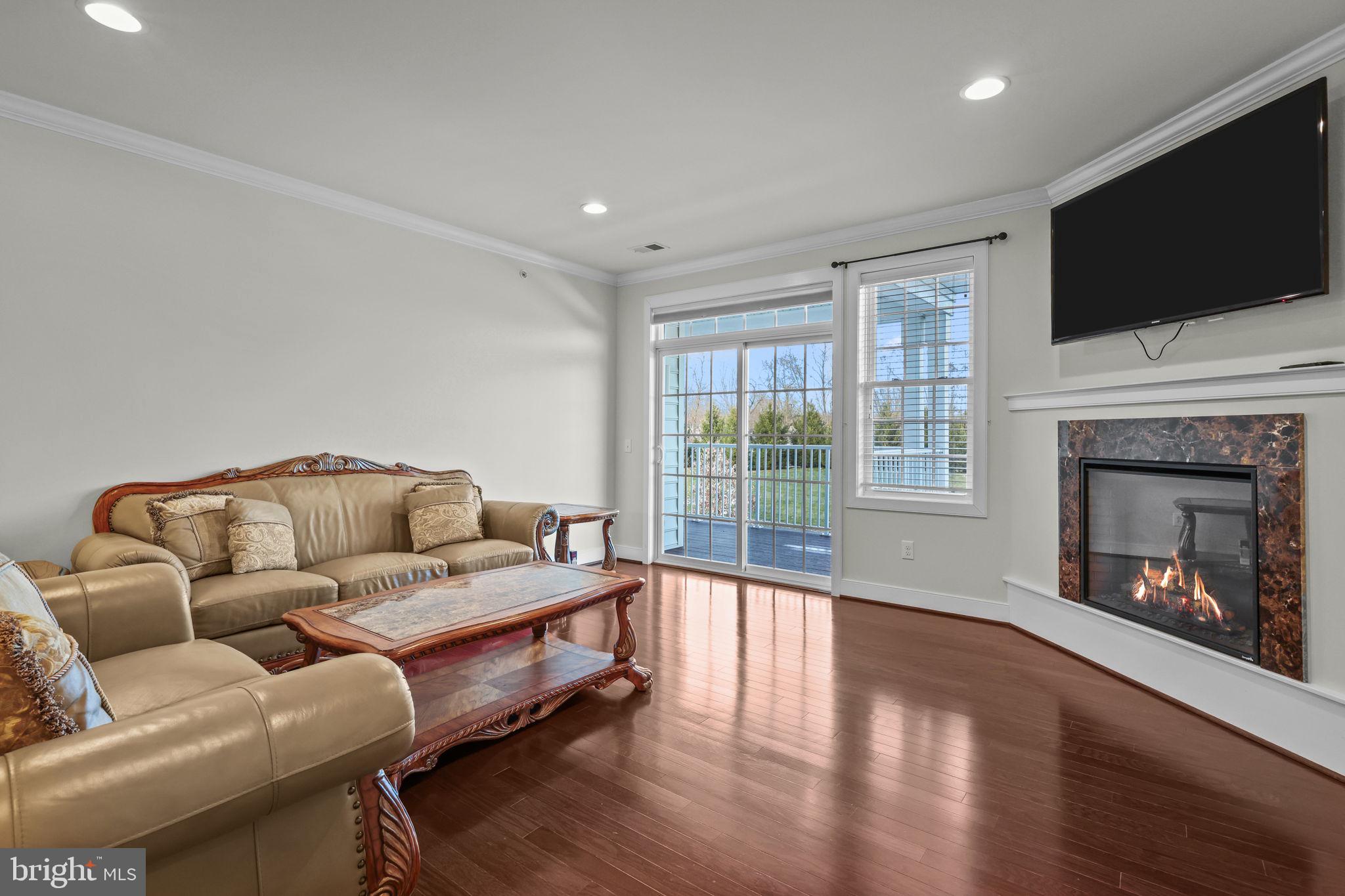 MERIDIAN VALLEY SQ - Residential