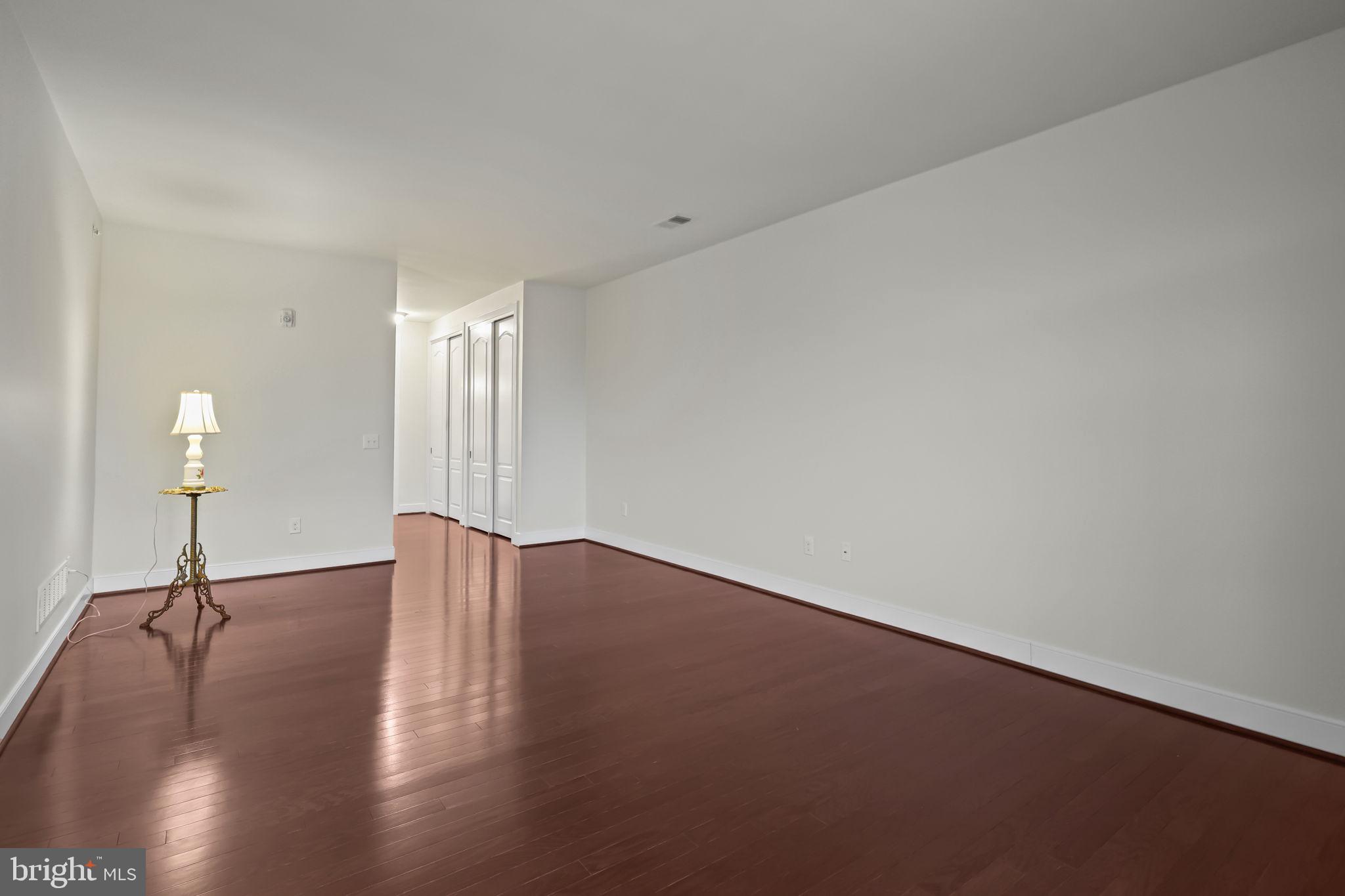 MERIDIAN VALLEY SQ - Residential