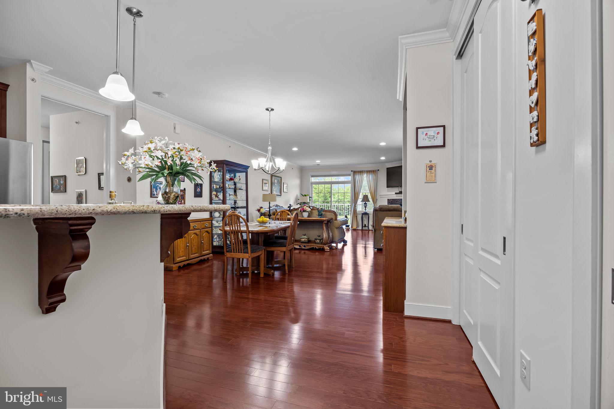 MERIDIAN VALLEY SQ - Residential