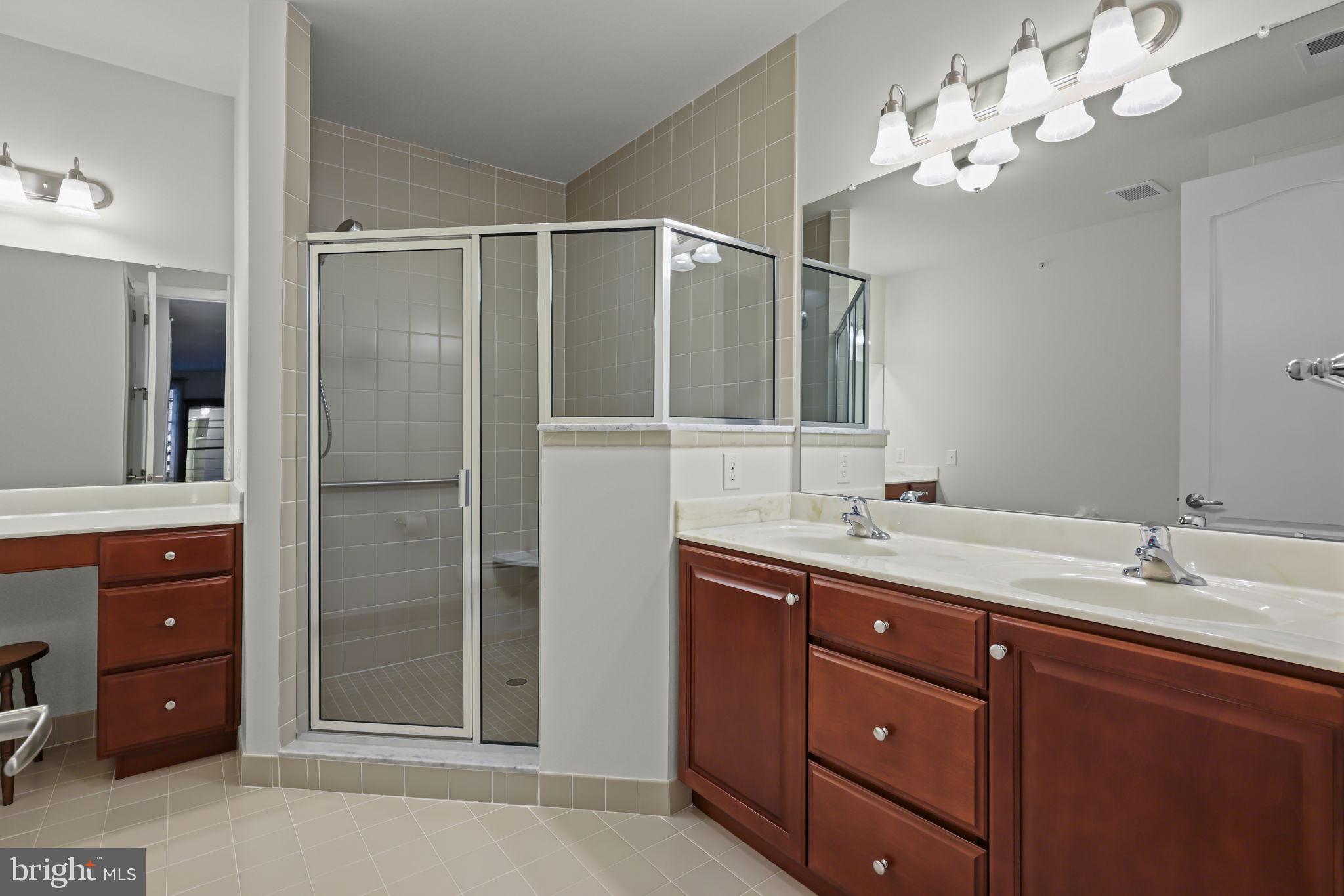 MERIDIAN VALLEY SQ - Residential