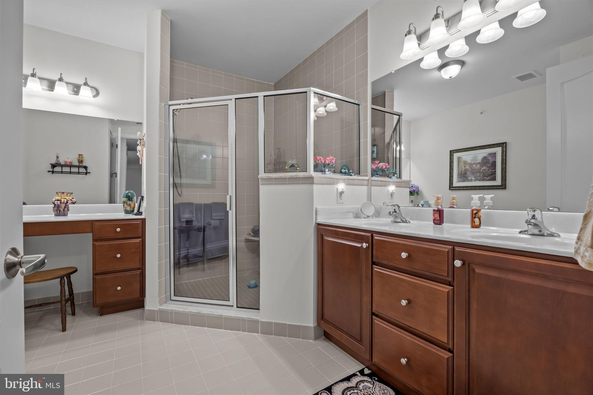 MERIDIAN VALLEY SQ - Residential