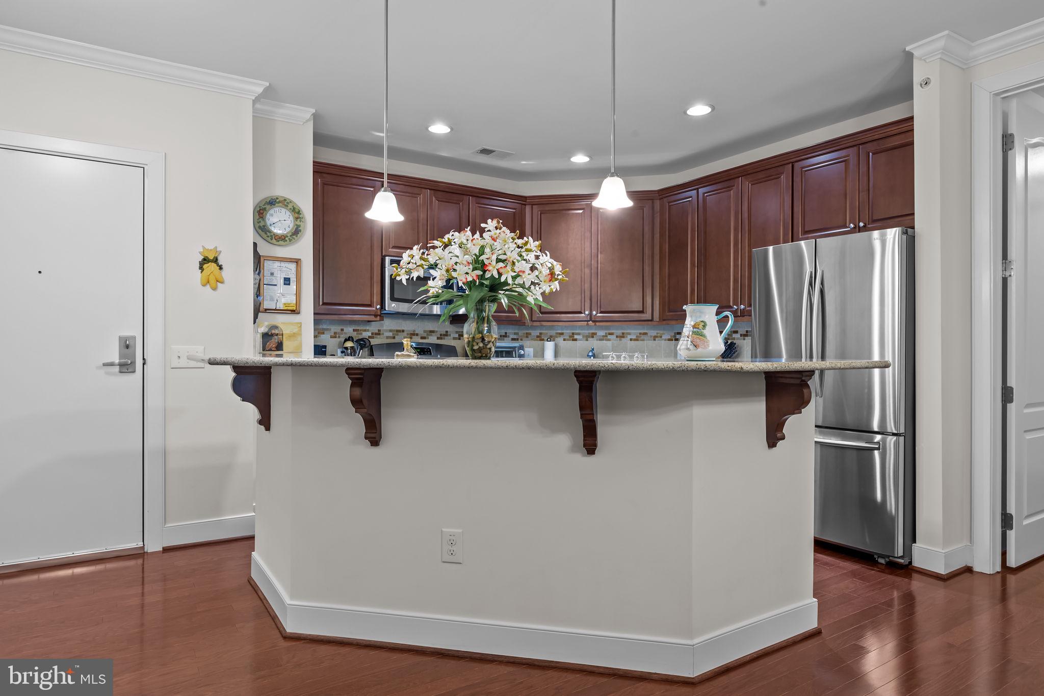 MERIDIAN VALLEY SQ - Residential