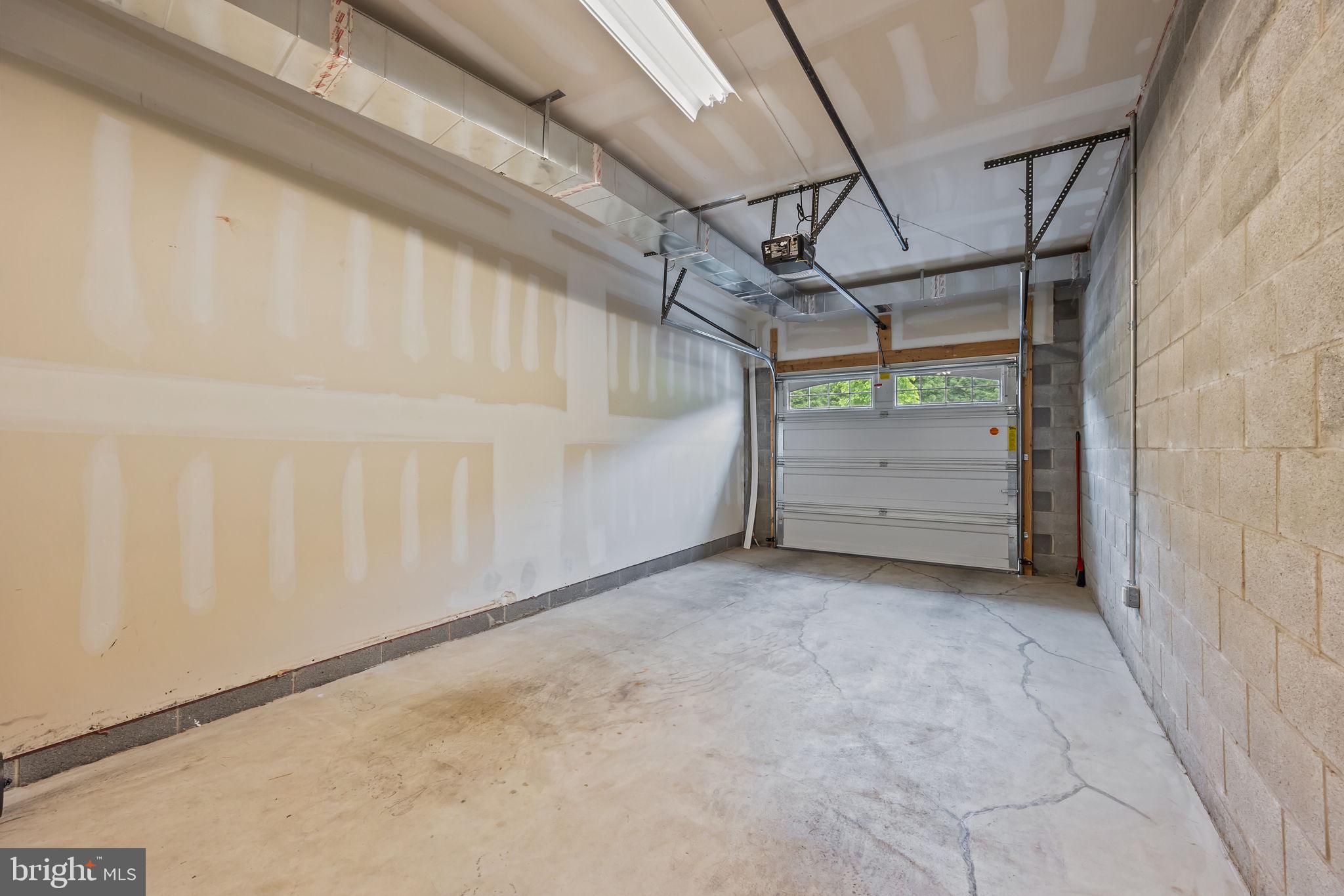 MERIDIAN VALLEY SQ - Residential