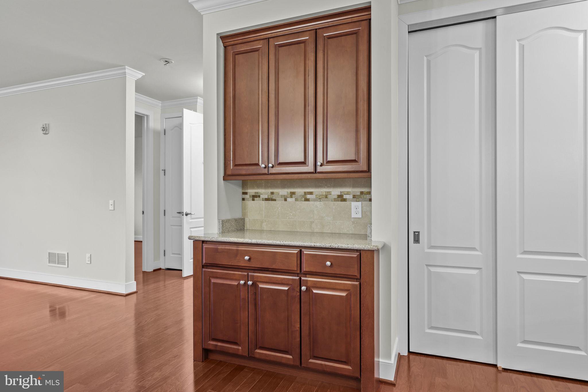 MERIDIAN VALLEY SQ - Residential