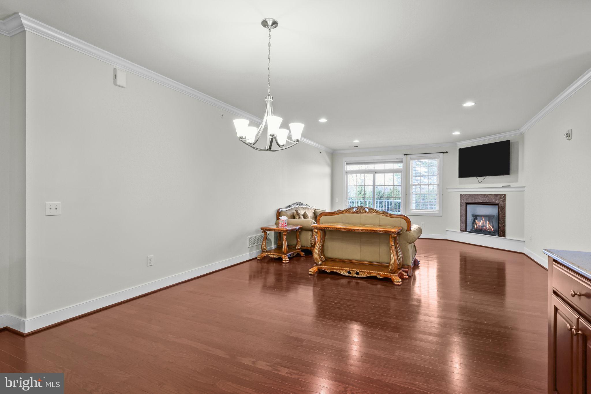 MERIDIAN VALLEY SQ - Residential