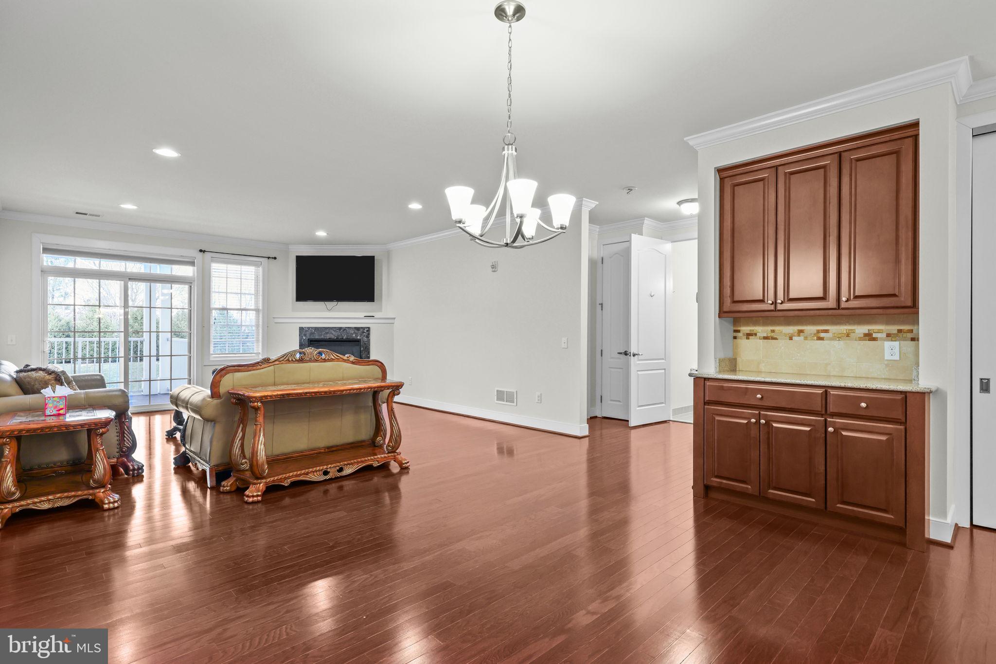 MERIDIAN VALLEY SQ - Residential