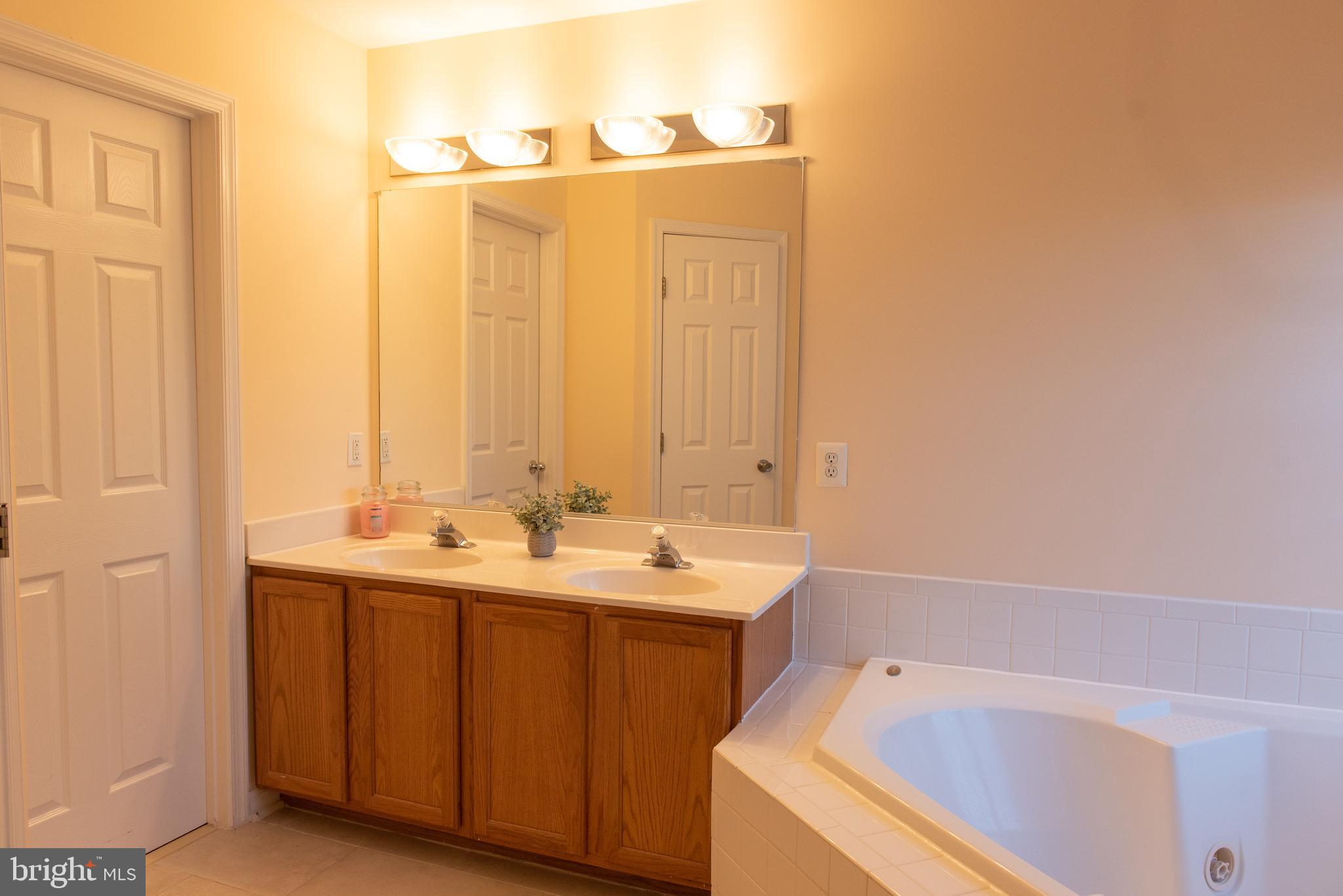 COLONNADE AT DULLES - Residential