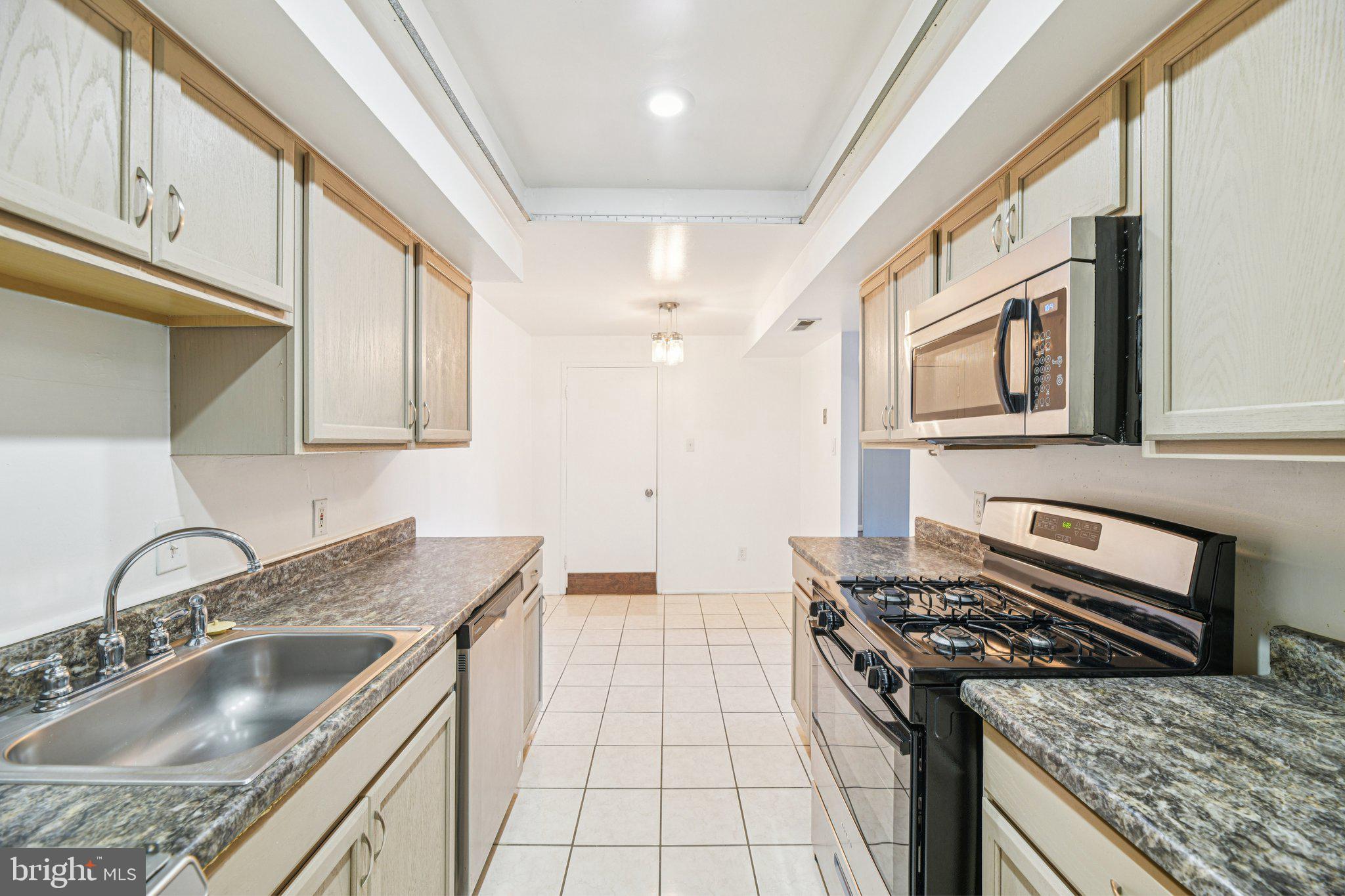 PINE CONDOMINIUM - Residential