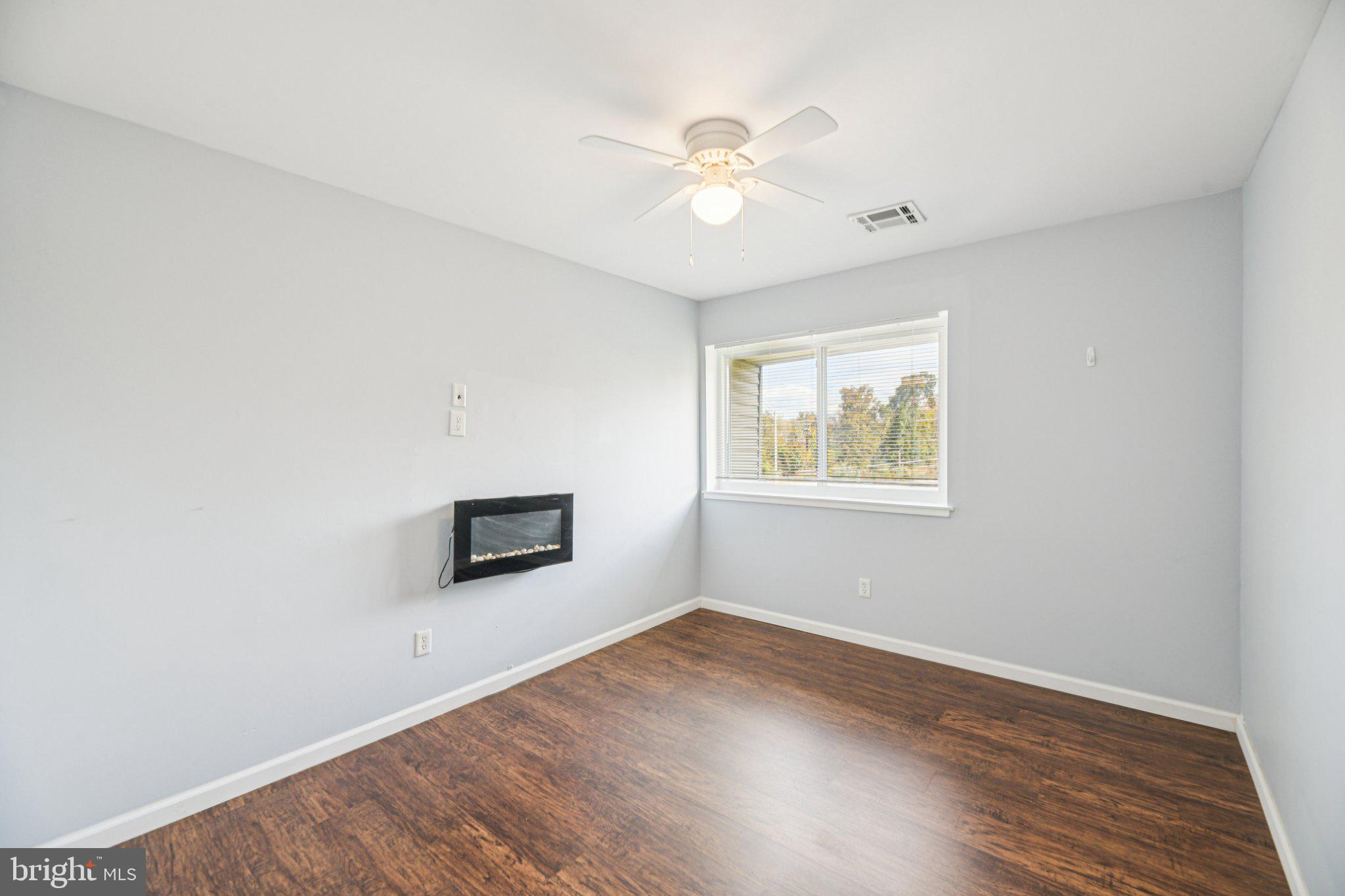 PINE CONDOMINIUM - Residential