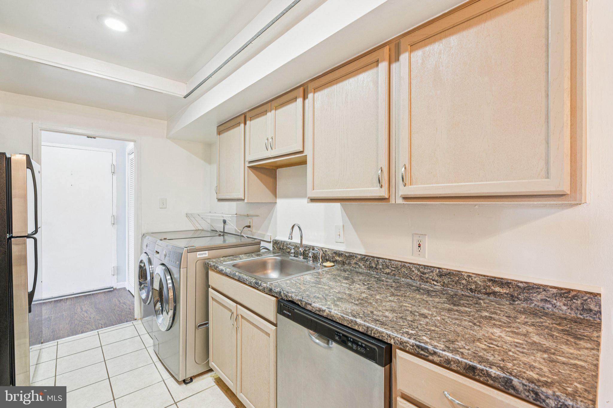 PINE CONDOMINIUM - Residential