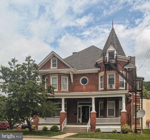 Homes For Rent - 233 E Pitt Street St #1  2<br/> BEDFORD, PA 15522