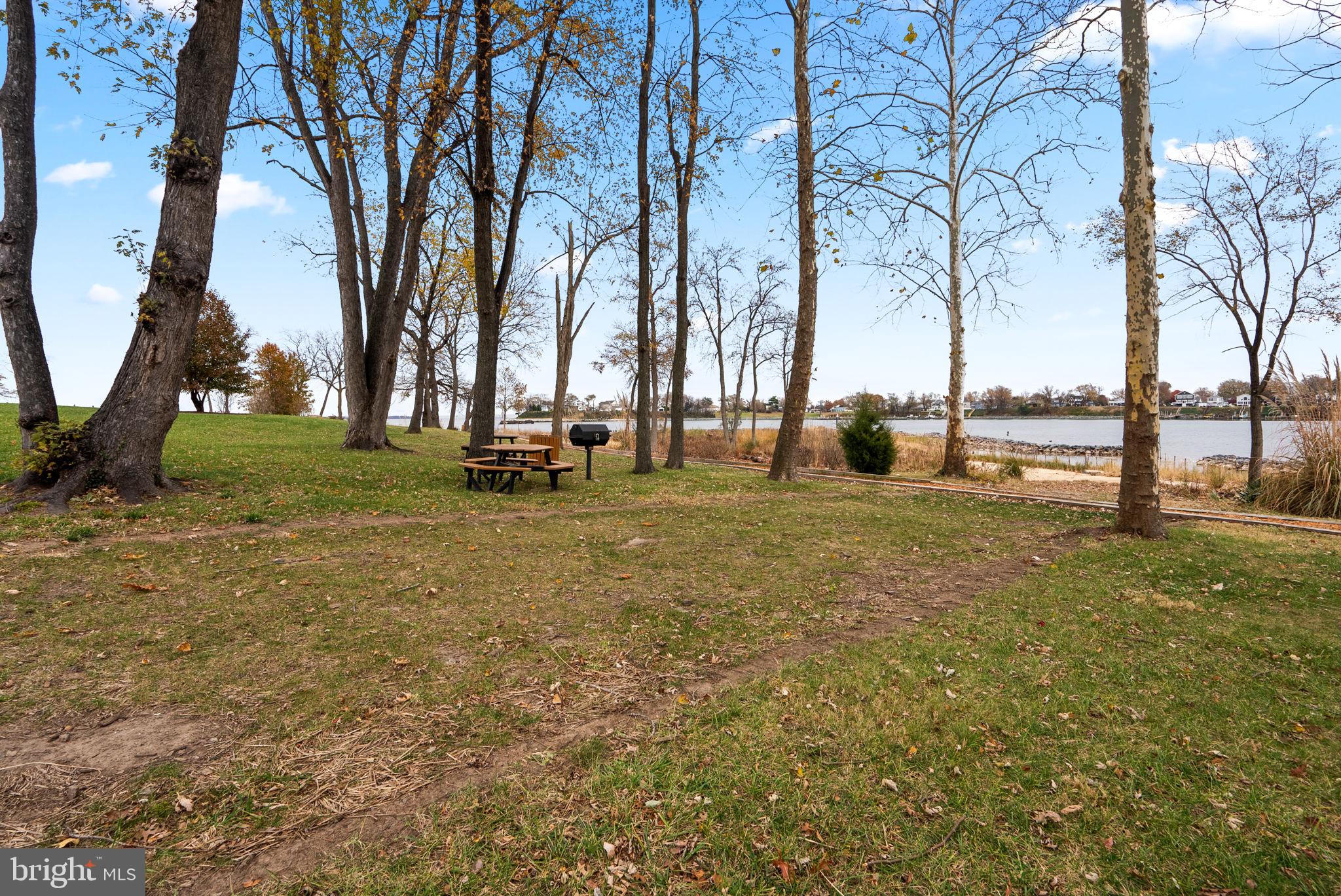 STONEY BEACH - Residential