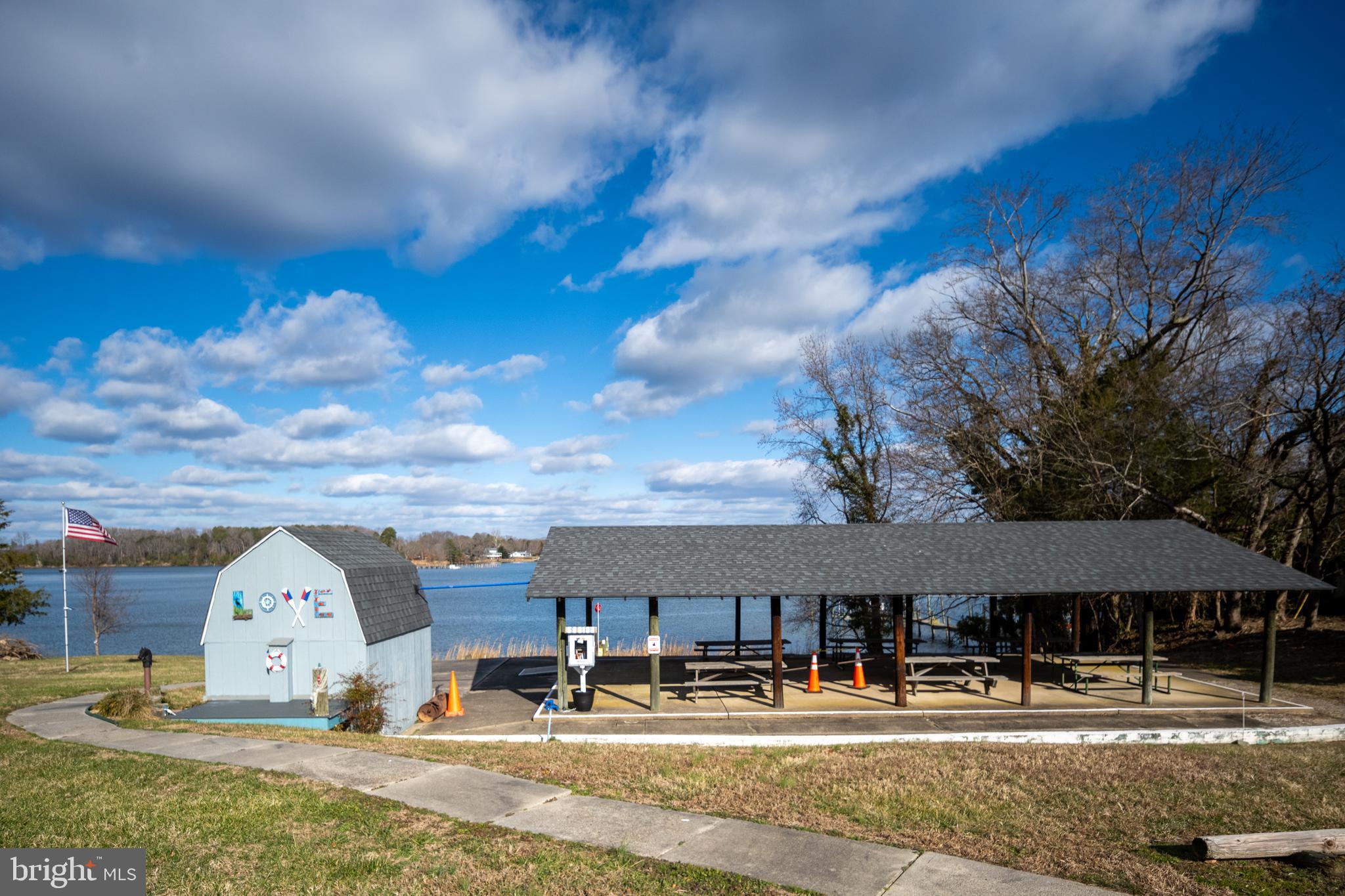 PLACID BAY EST SHOREWOOD - Residential