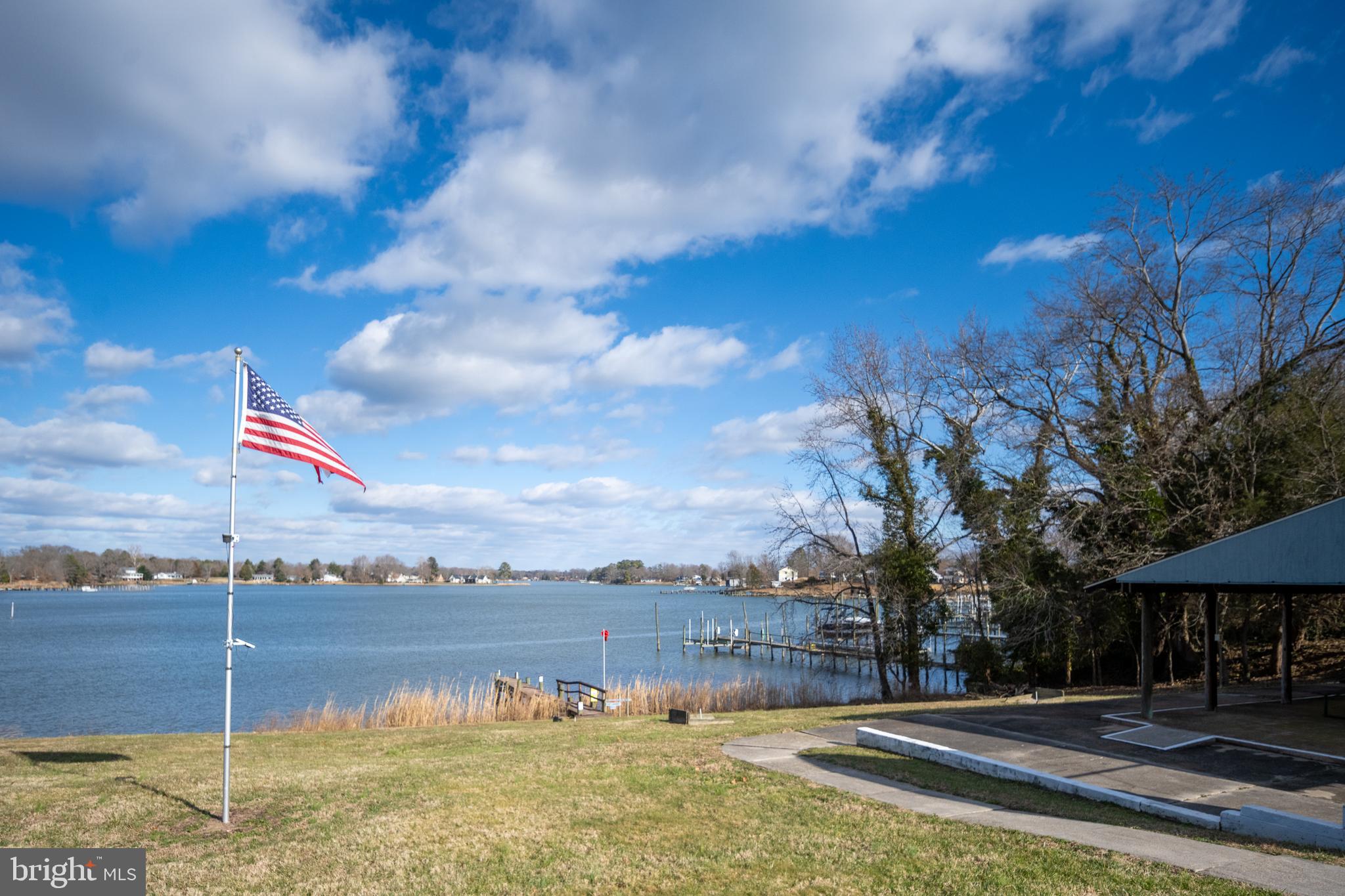 PLACID BAY EST SHOREWOOD - Residential
