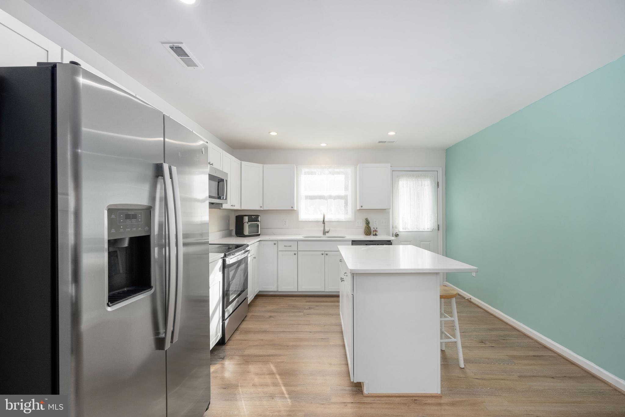 PLACID BAY EST SHOREWOOD - Residential