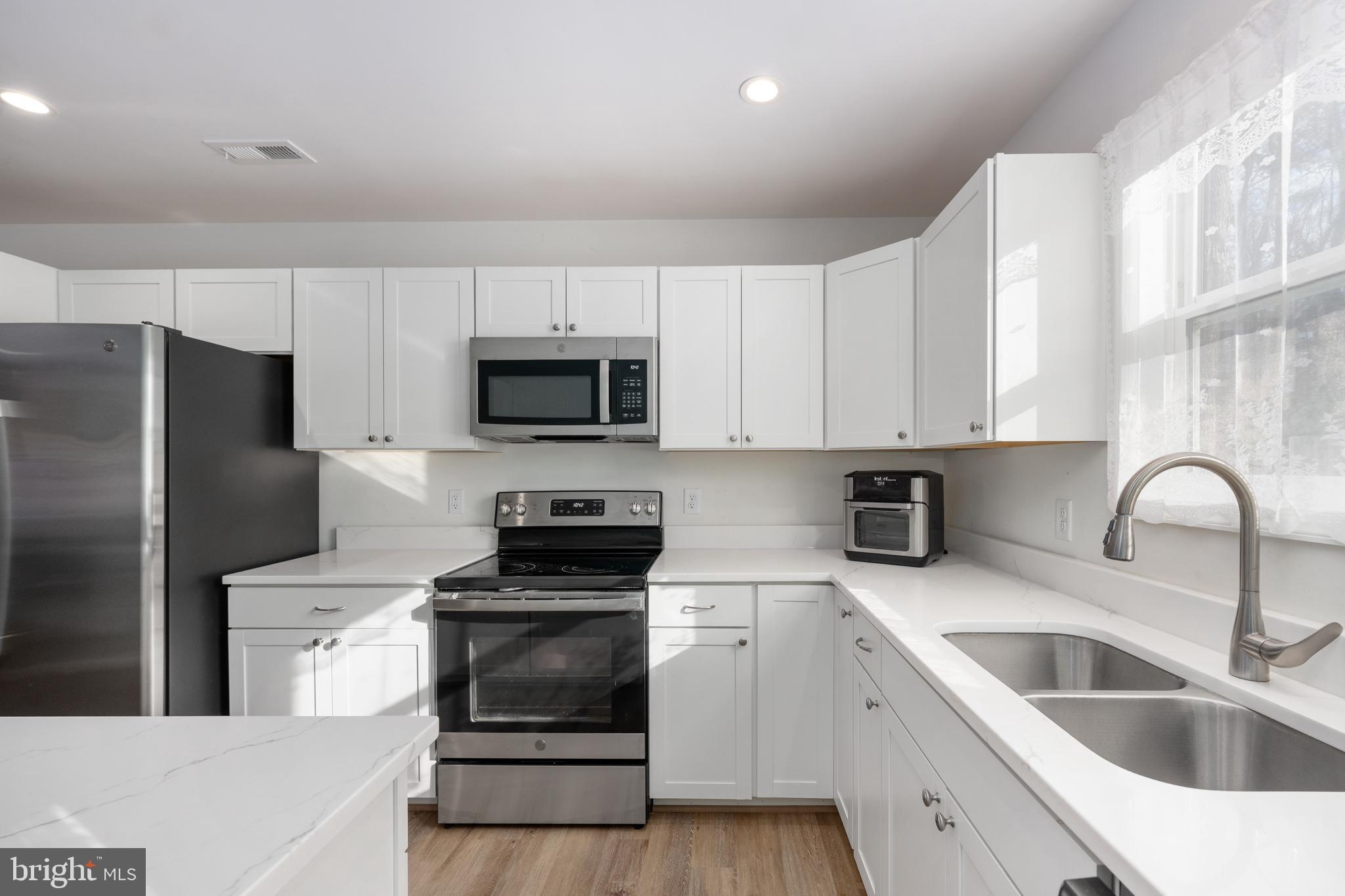 PLACID BAY EST SHOREWOOD - Residential