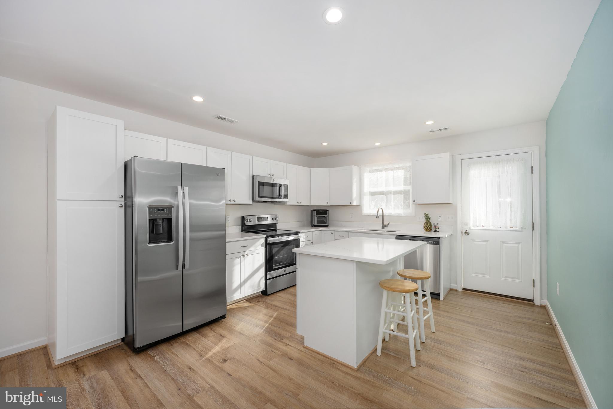 PLACID BAY EST SHOREWOOD - Residential