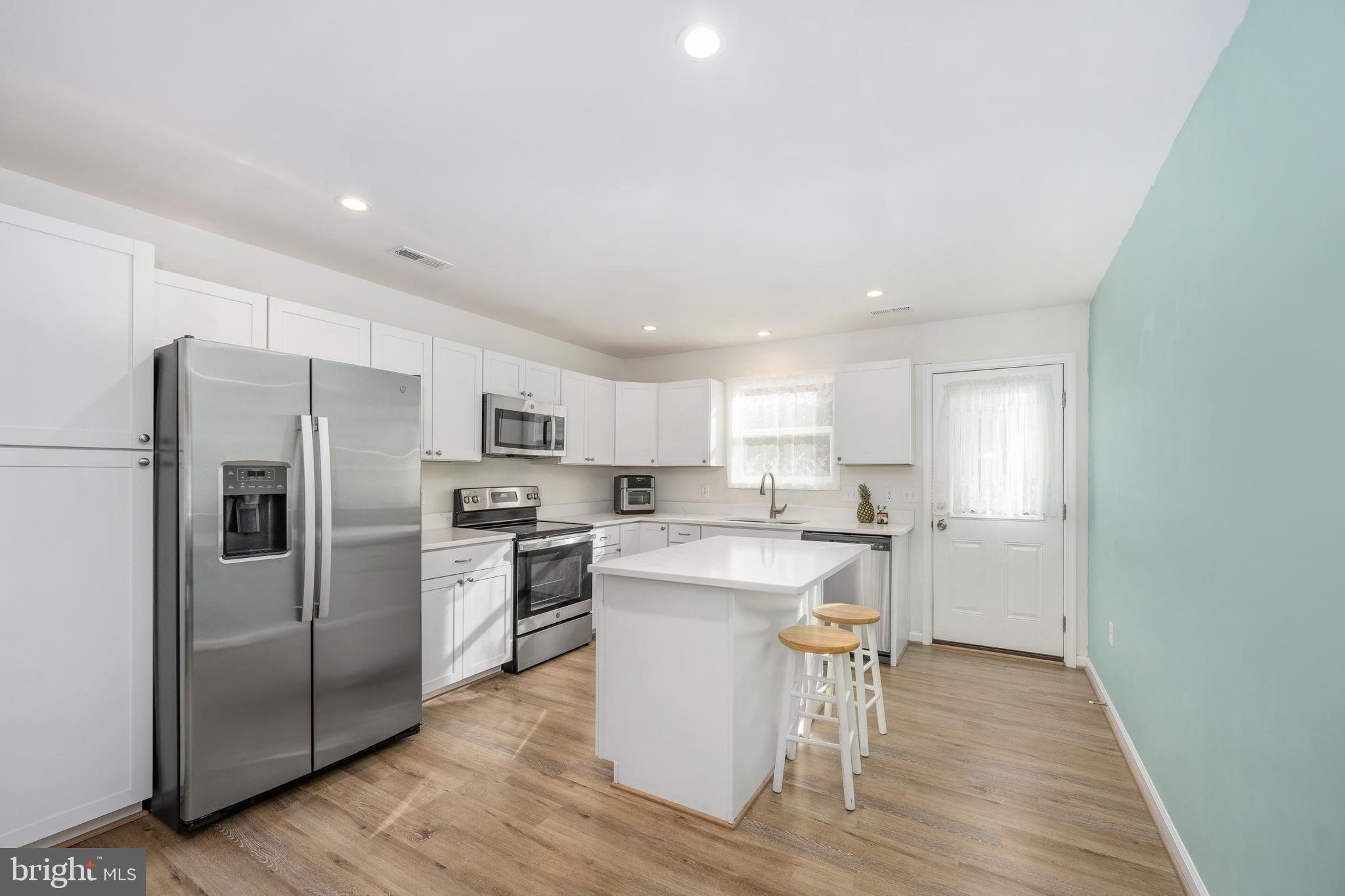 PLACID BAY EST SHOREWOOD - Residential