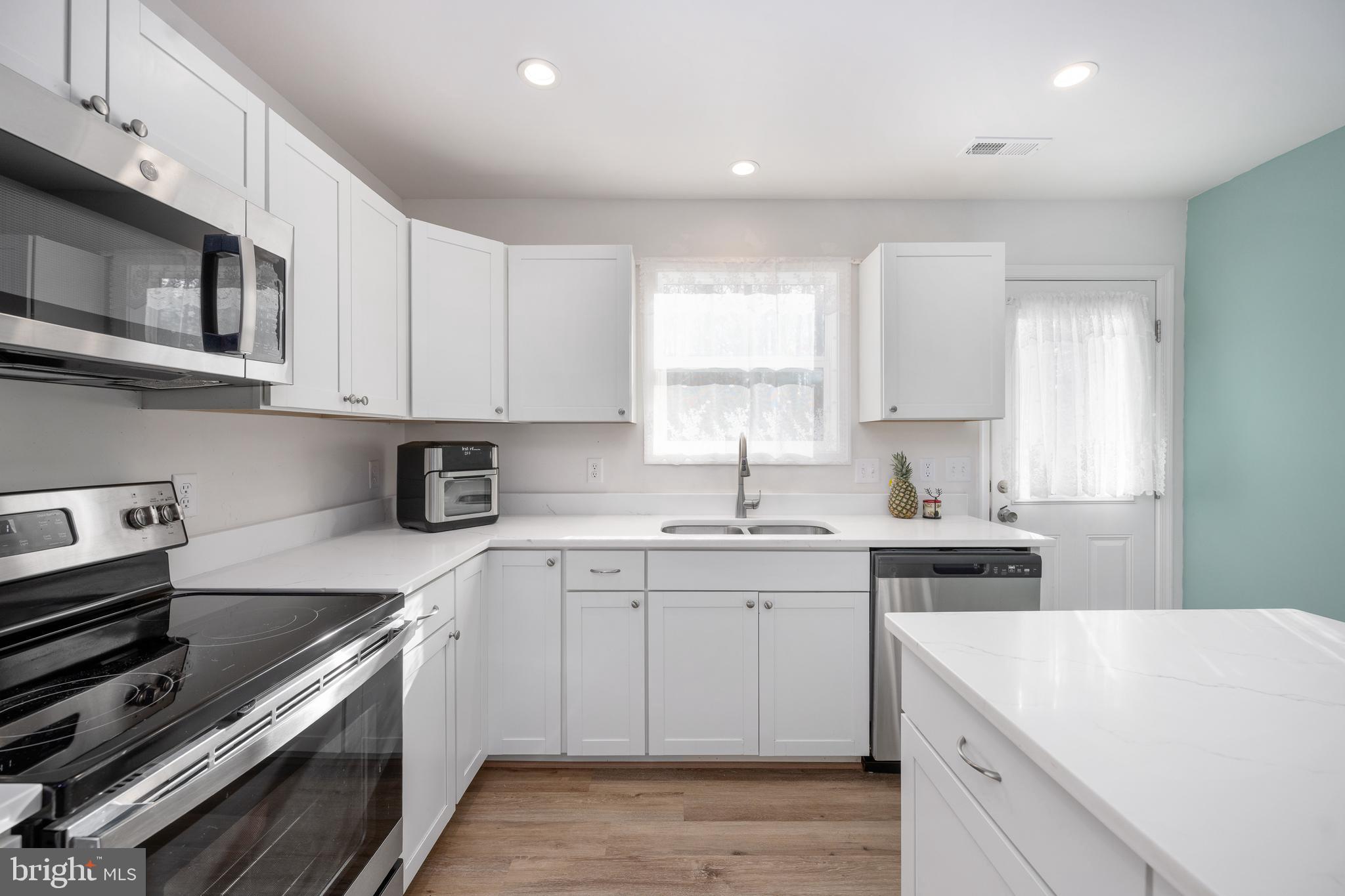 PLACID BAY EST SHOREWOOD - Residential