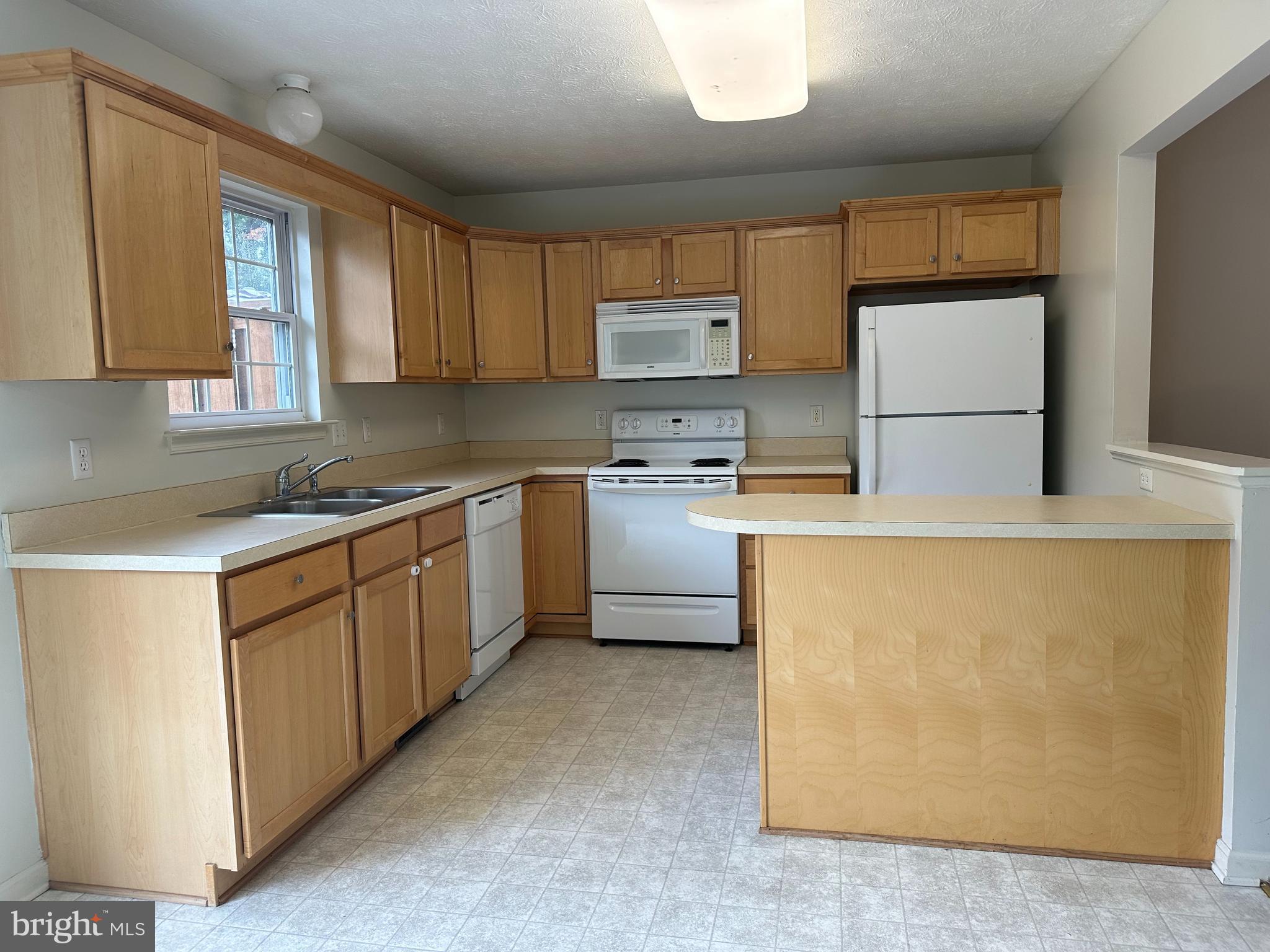 WINDSTONE TOWNHOMES - Residential Lease